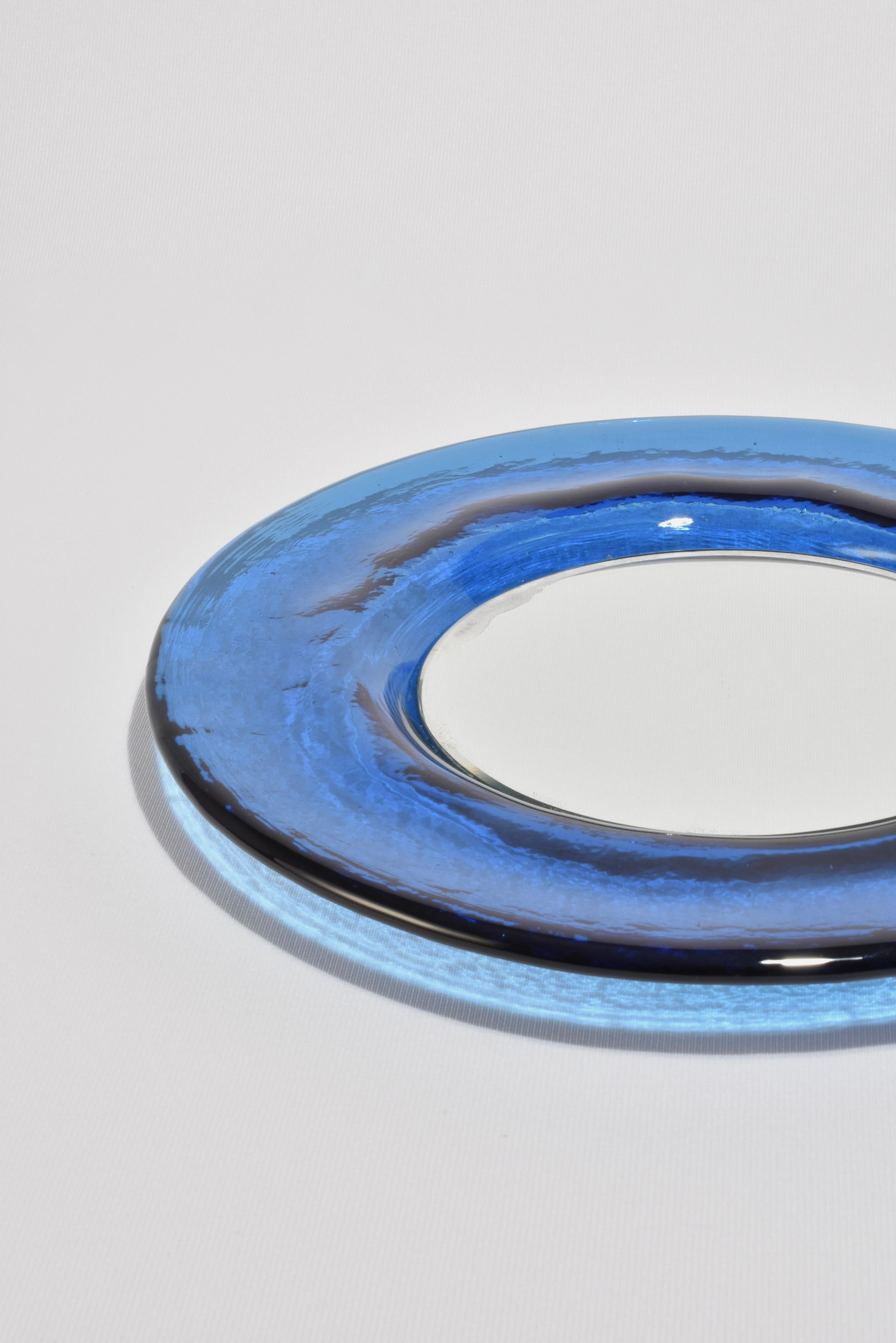 Espejo redondo de cristal azul Sueco en venta
