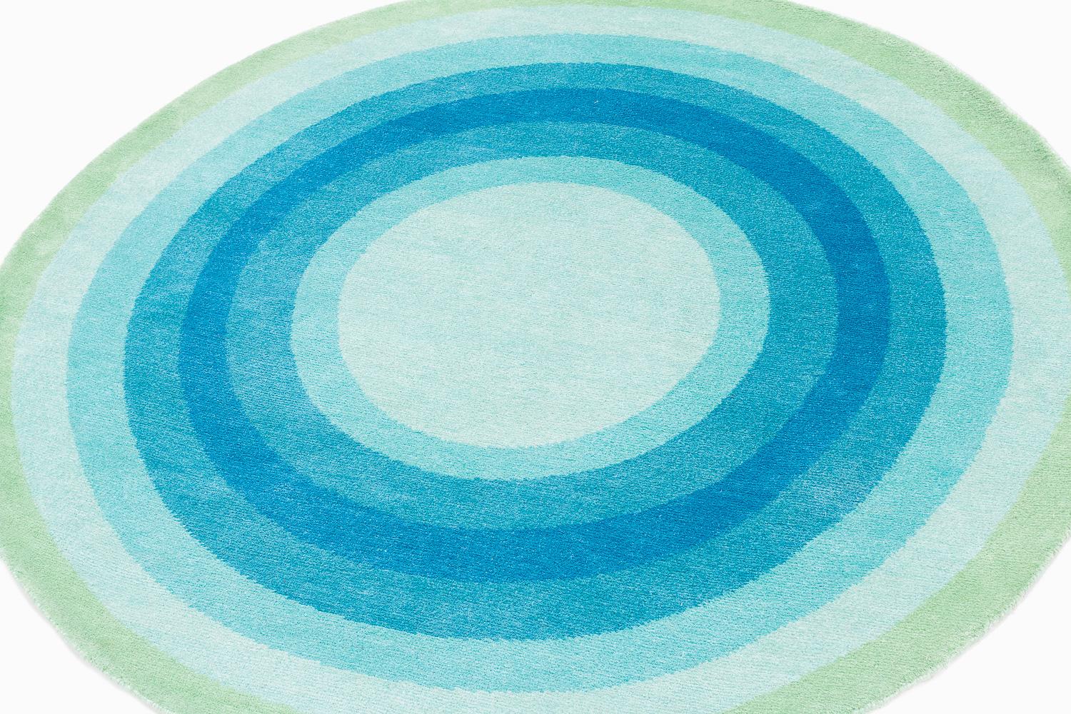 Ti presentiamo Bullseyes: The Icons, la prima collezione di tappeti rotondi in edizione limitata di Carini Carpets. Rinomata per i suoi design innovativi, Carini ha da tempo realizzato varianti di tappeti rotondi accessori, ma questa collezione