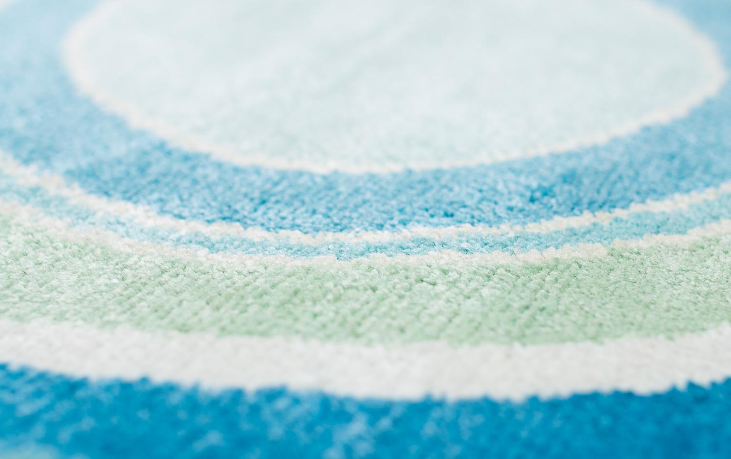 Tapis d'accessoire rond en laine de soie bleu vert Pop F. Scott Bullseye de Joseph Carini en vente 1