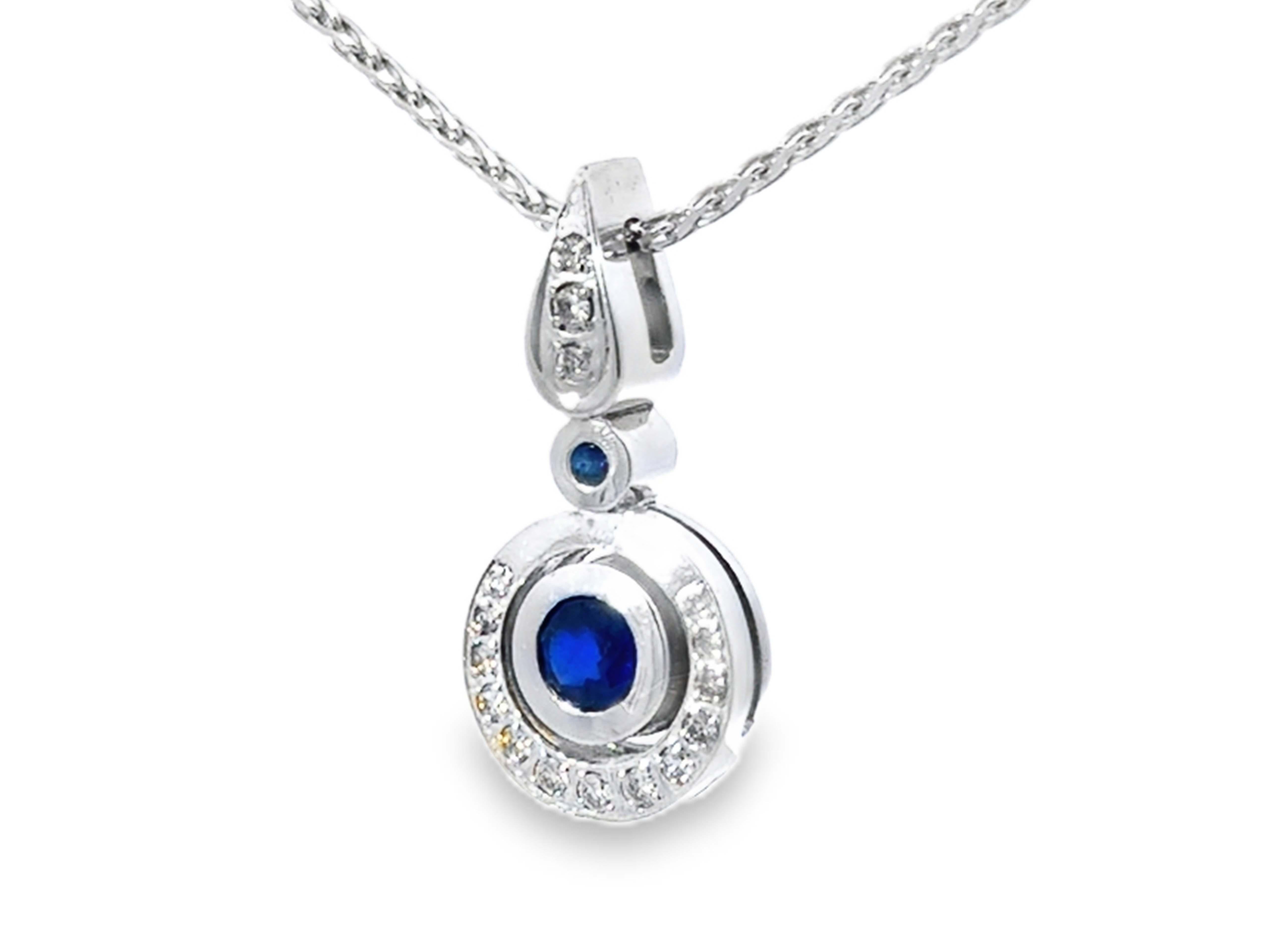 Round Blue Sapphire Diamond Pendant Necklace 14k White Gold In Excellent Condition For Sale In Honolulu, HI