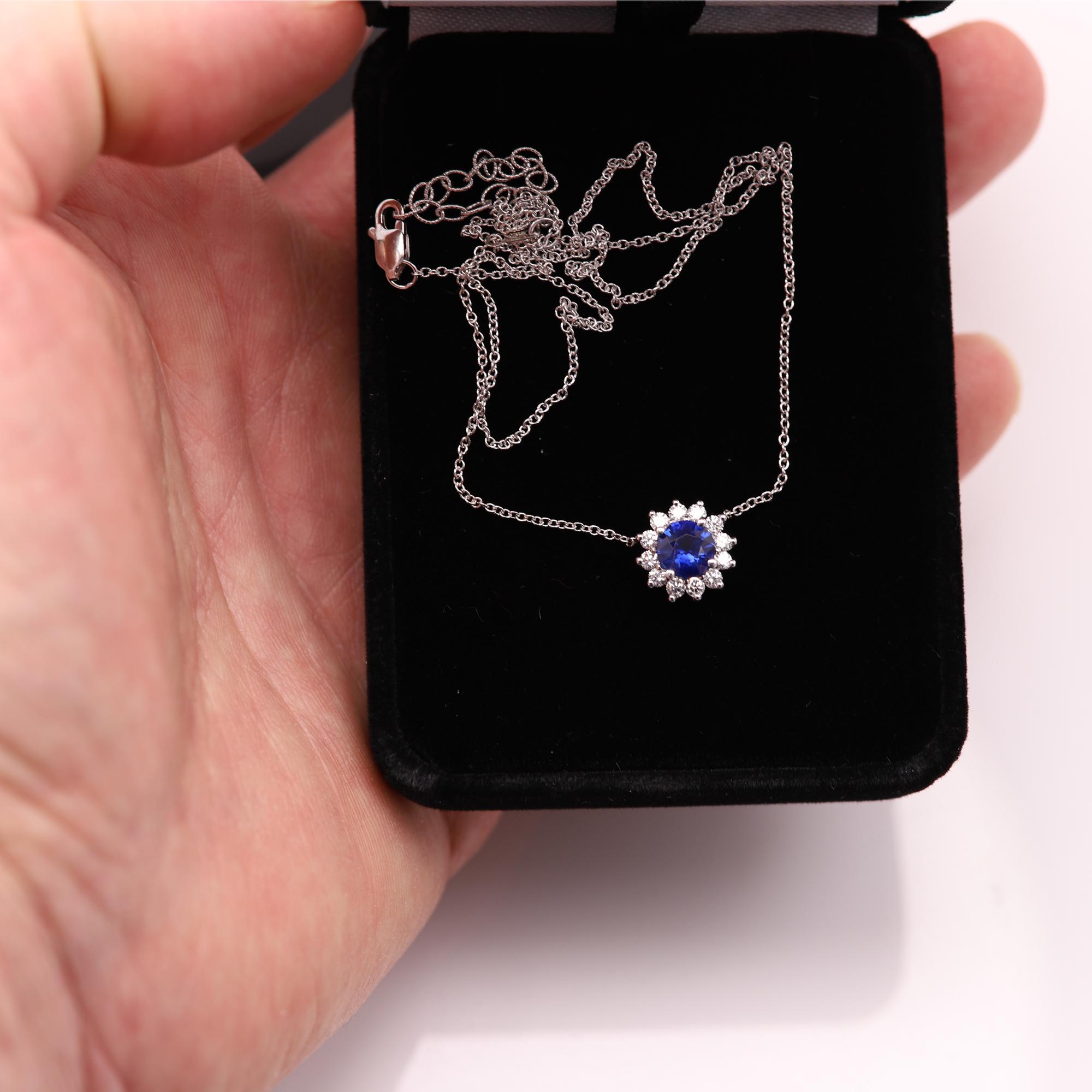 Round Blue Sapphire Necklace 14 karat White Gold 1.00 Carat Brilliant Sapphire For Sale 1