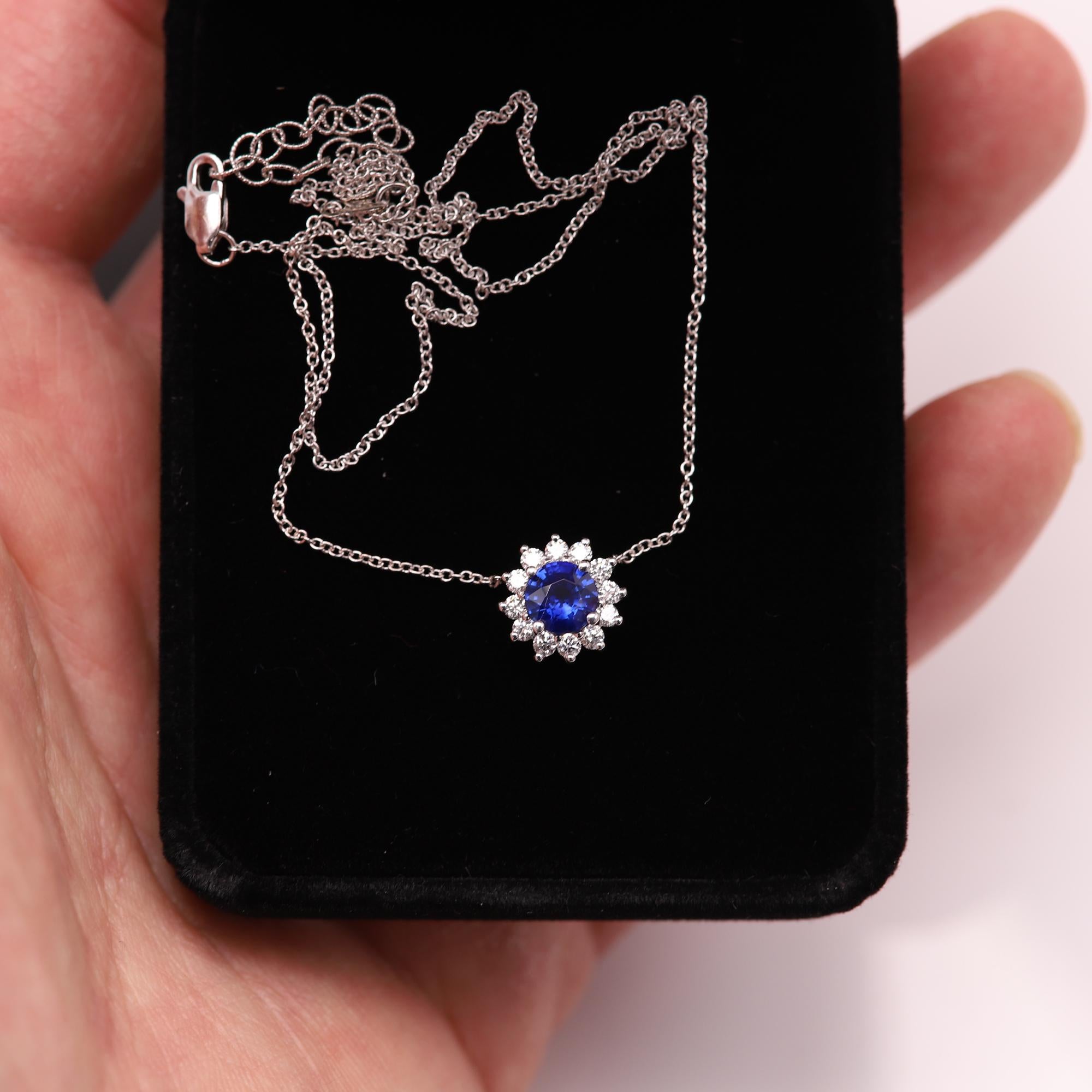 Round Blue Sapphire Necklace 14 karat White Gold 1.00 Carat Brilliant Sapphire For Sale 2