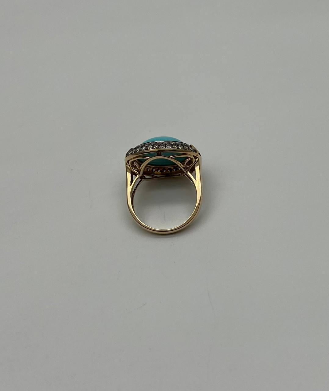 Round Blue Teal Turquoise Diamonds Halo Pave Set 14K Yellow Gold Cocktail Ring In New Condition For Sale In Oakton, VA