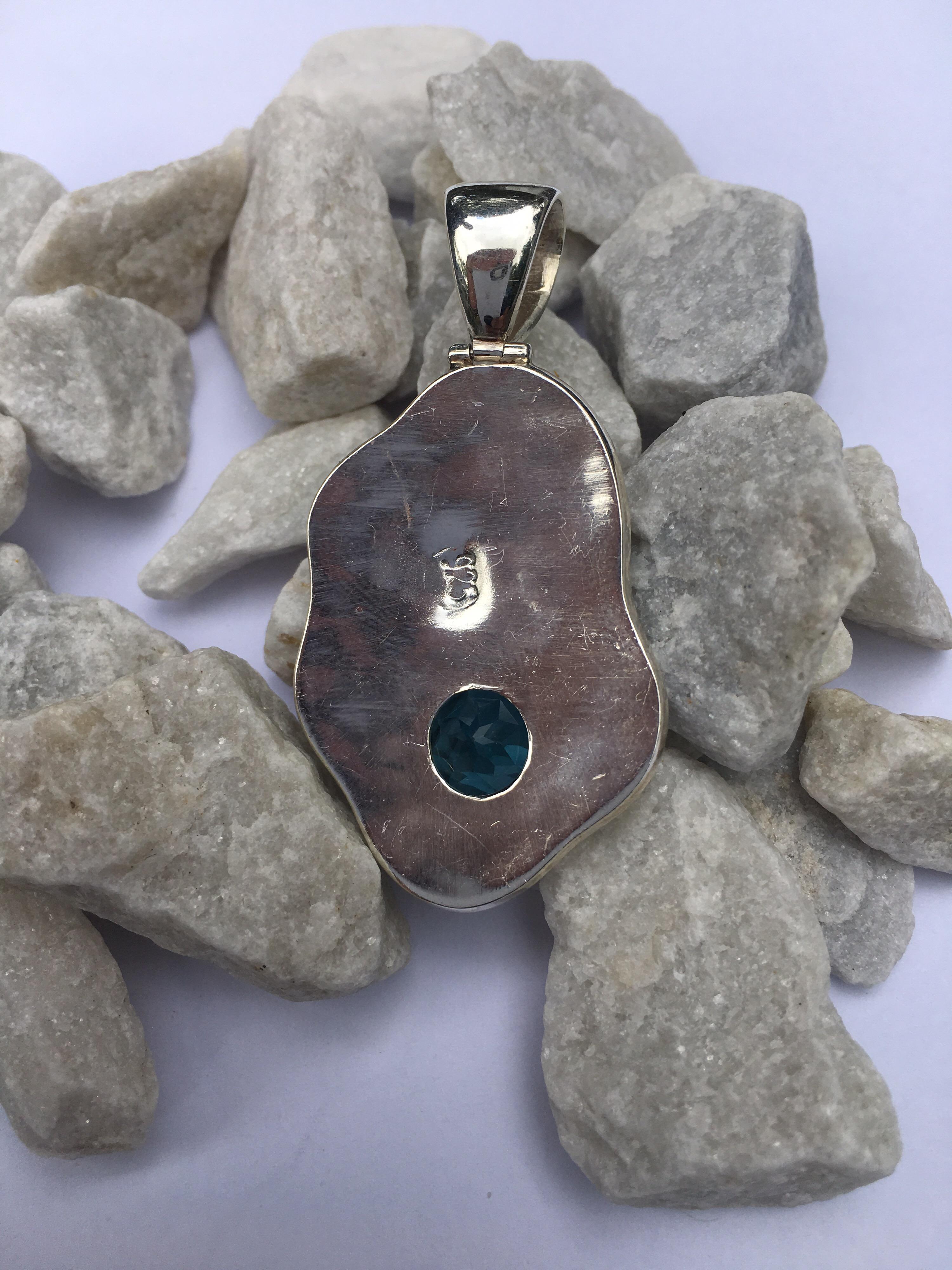 Round 11 MM Blue Topaz set in sterling silver is Hand crafted Pendant.
The stone is hand cut and Polished.
Total Weight of the pendant is 9.47 Gram.
One can use this Pendant in silver chain or Leather band,

