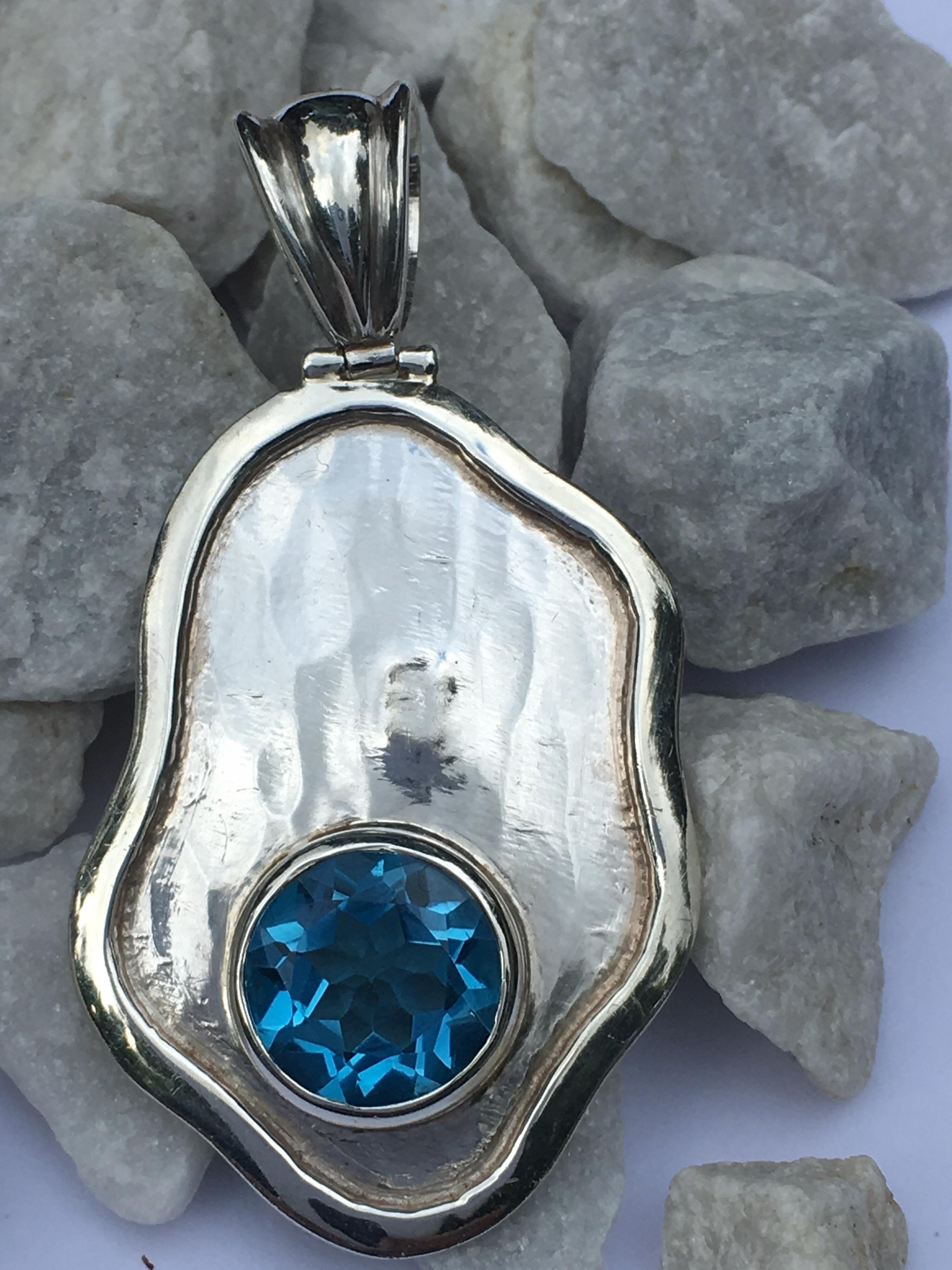 Round Blue Topaz 11 MM Pendant In New Condition In Trumbull, CT