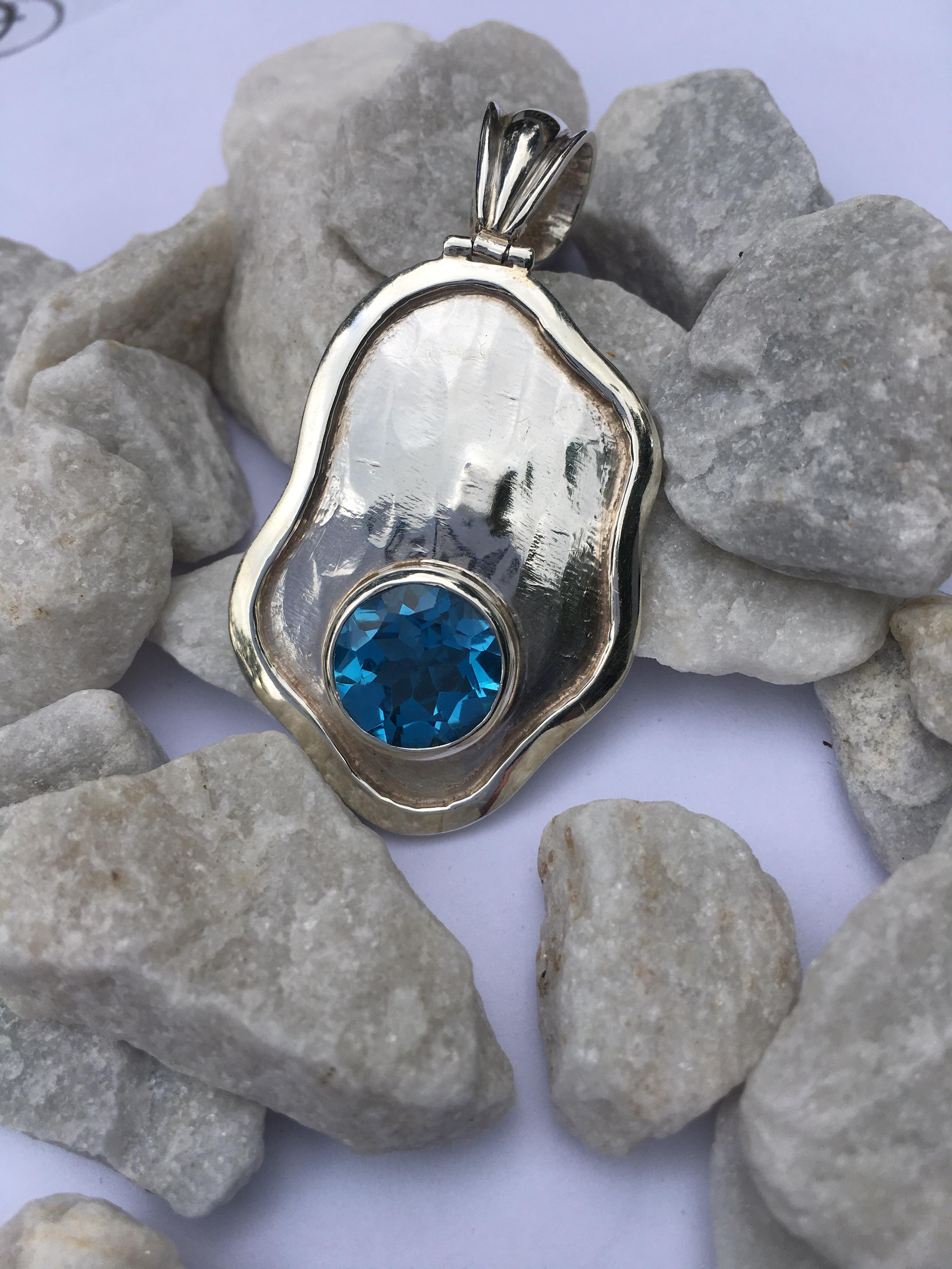 Round Blue Topaz 11 MM Pendant 2