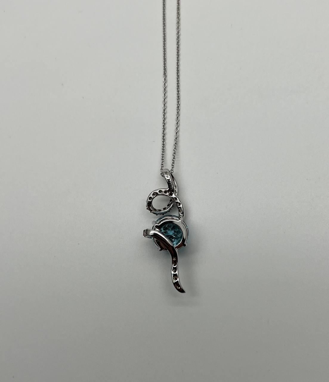 Round Blue Topaz Champagne Diamonds Halo 14K White Gold Drop Pendant Necklace For Sale 2