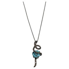 Halskette mit rundem blauem Topas Champagner Diamanten Halo 14K Weißgold Tropfenanhänger