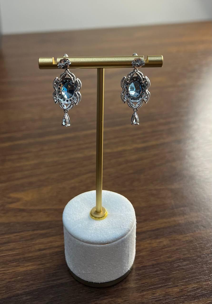 Round Blue Topaz Leaf Nature Diamonds 14 K White Gold Teardrop Dangle Earrings In New Condition For Sale In Oakton, VA