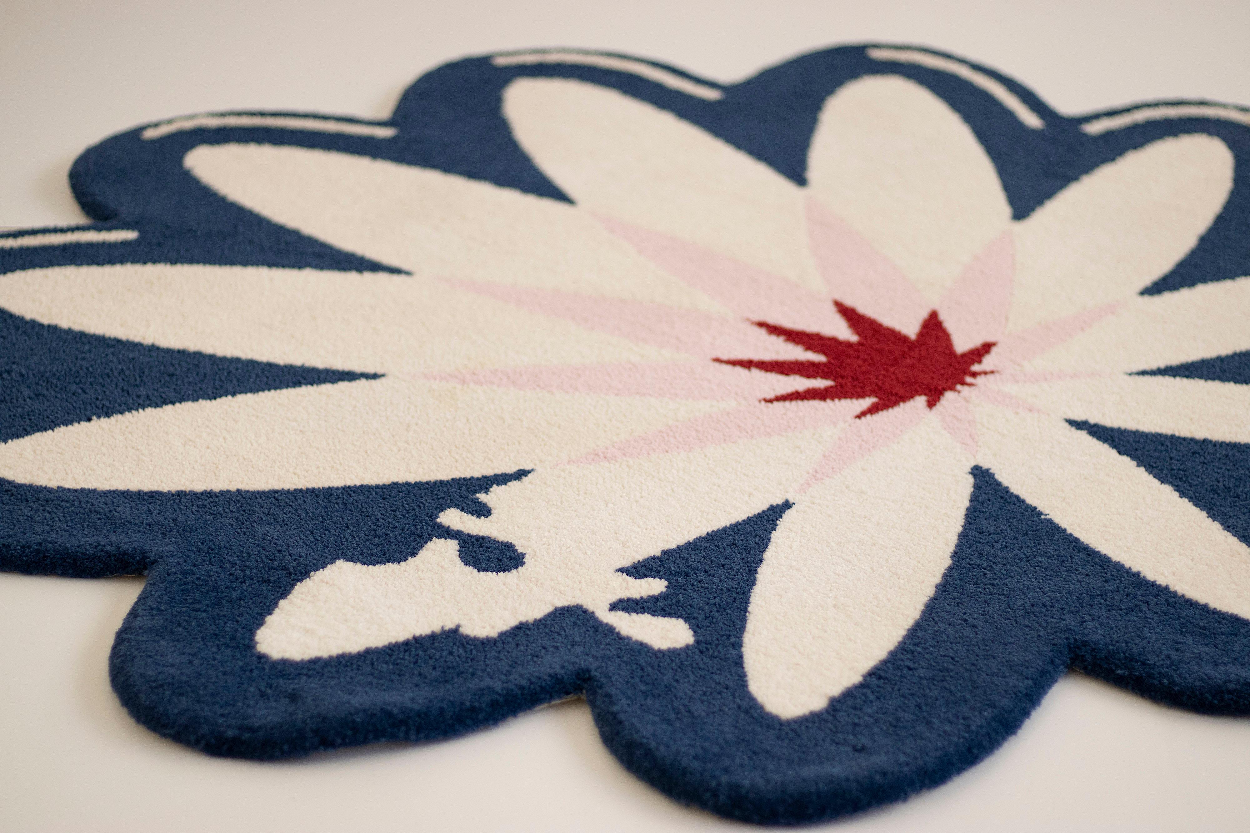 Round Blue, White & Red Flower Rug from Graffiti Collection by Paulo Kobylka For Sale 3