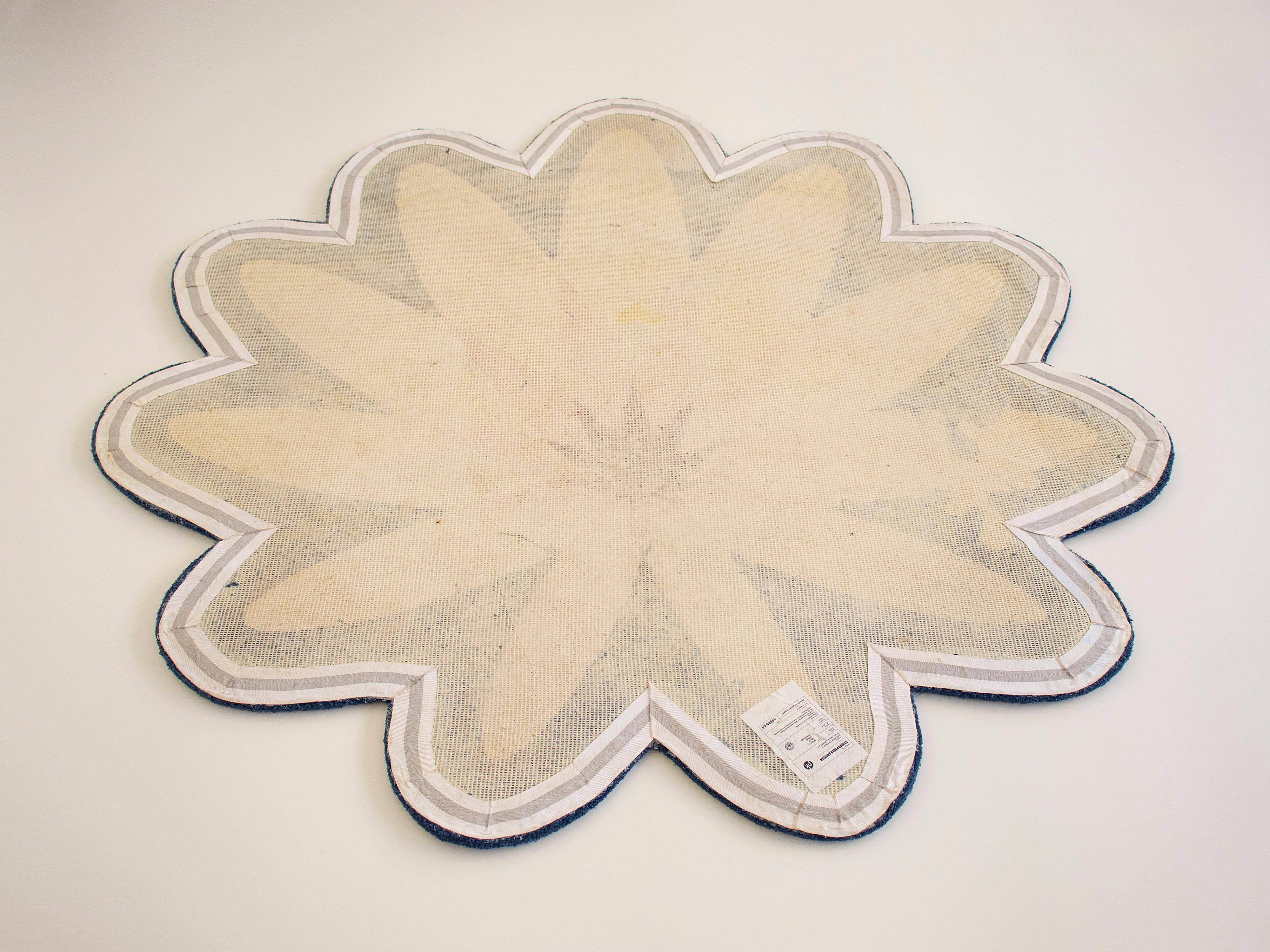 Round Blue, White & Red Flower Rug from Graffiti Collection by Paulo Kobylka For Sale 8