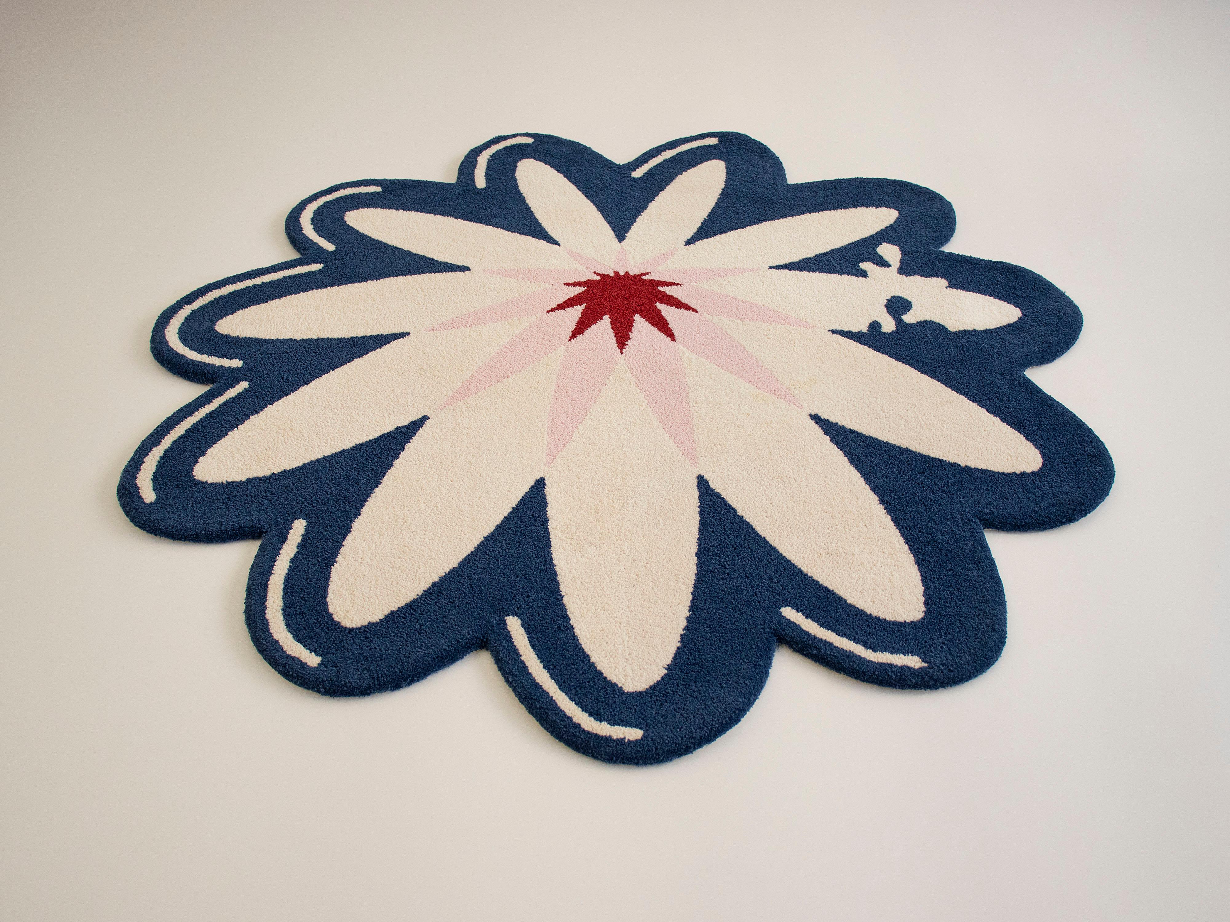 Round Blue, White & Red Flower Rug from Graffiti Collection by Paulo Kobylka In Fair Condition For Sale In Londrina, Paraná