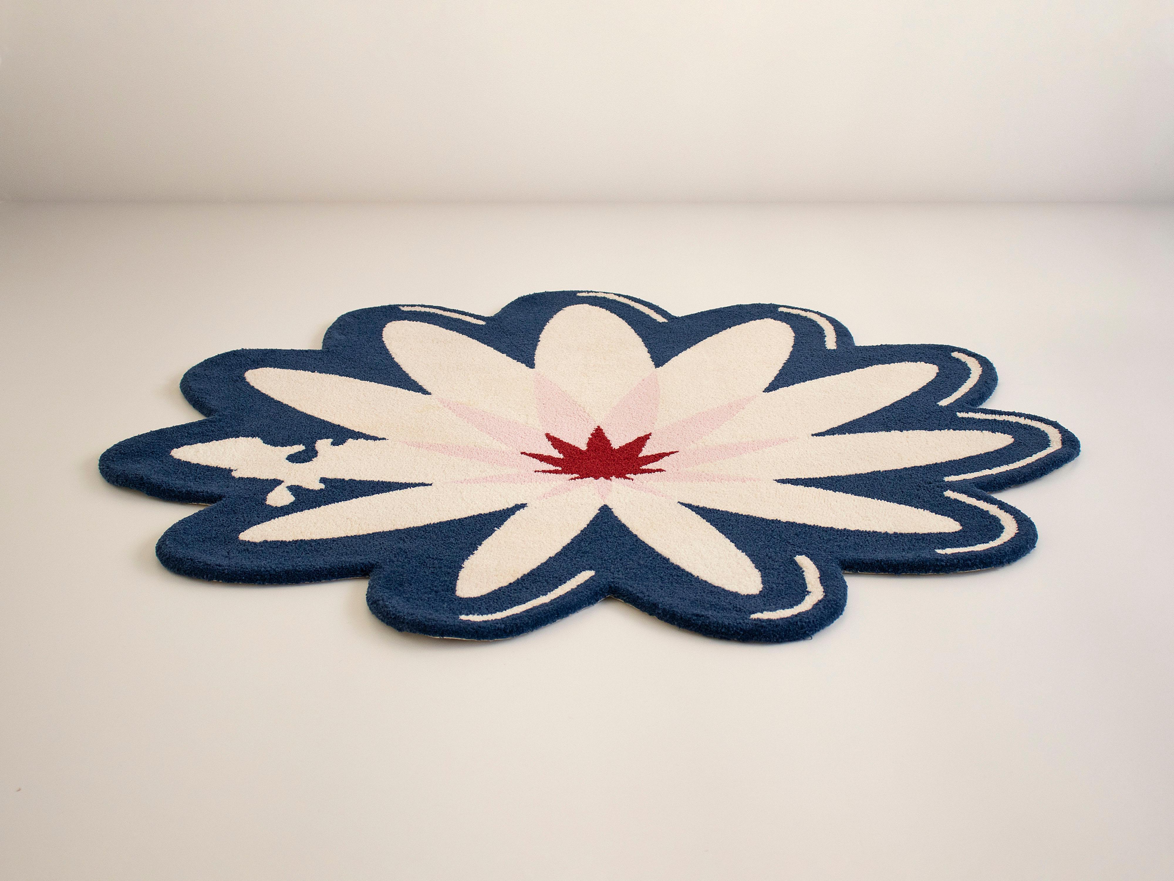 Round Blue, White & Red Flower Rug from Graffiti Collection by Paulo Kobylka For Sale 1