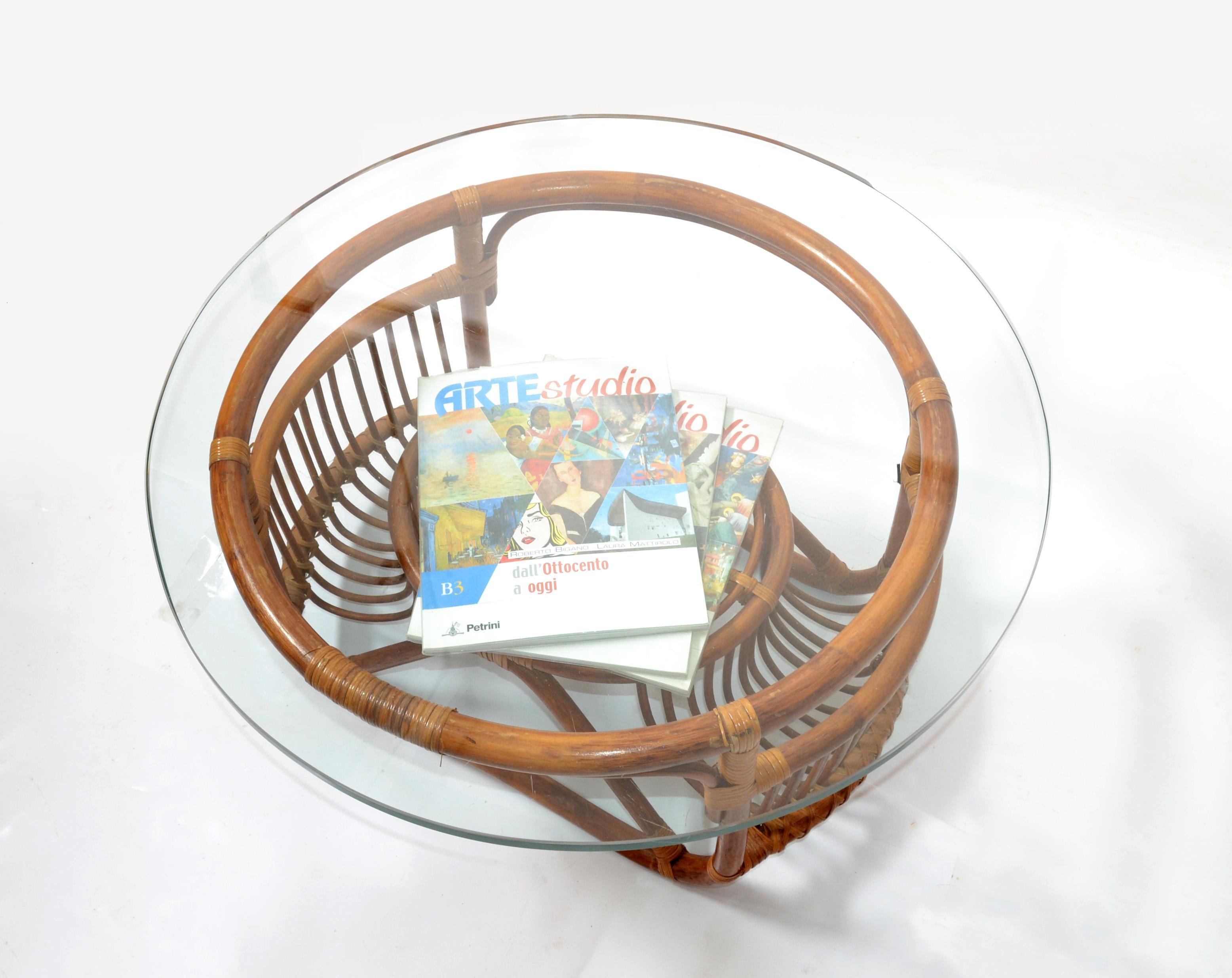 Bohème Table basse ronde en bambou cintré et tressé avec plateau en verre Stand pour magazines en vente