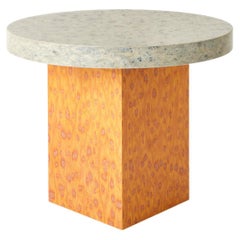 Tavolino rotondo con base a triangolo Osis di LLOT LLOV