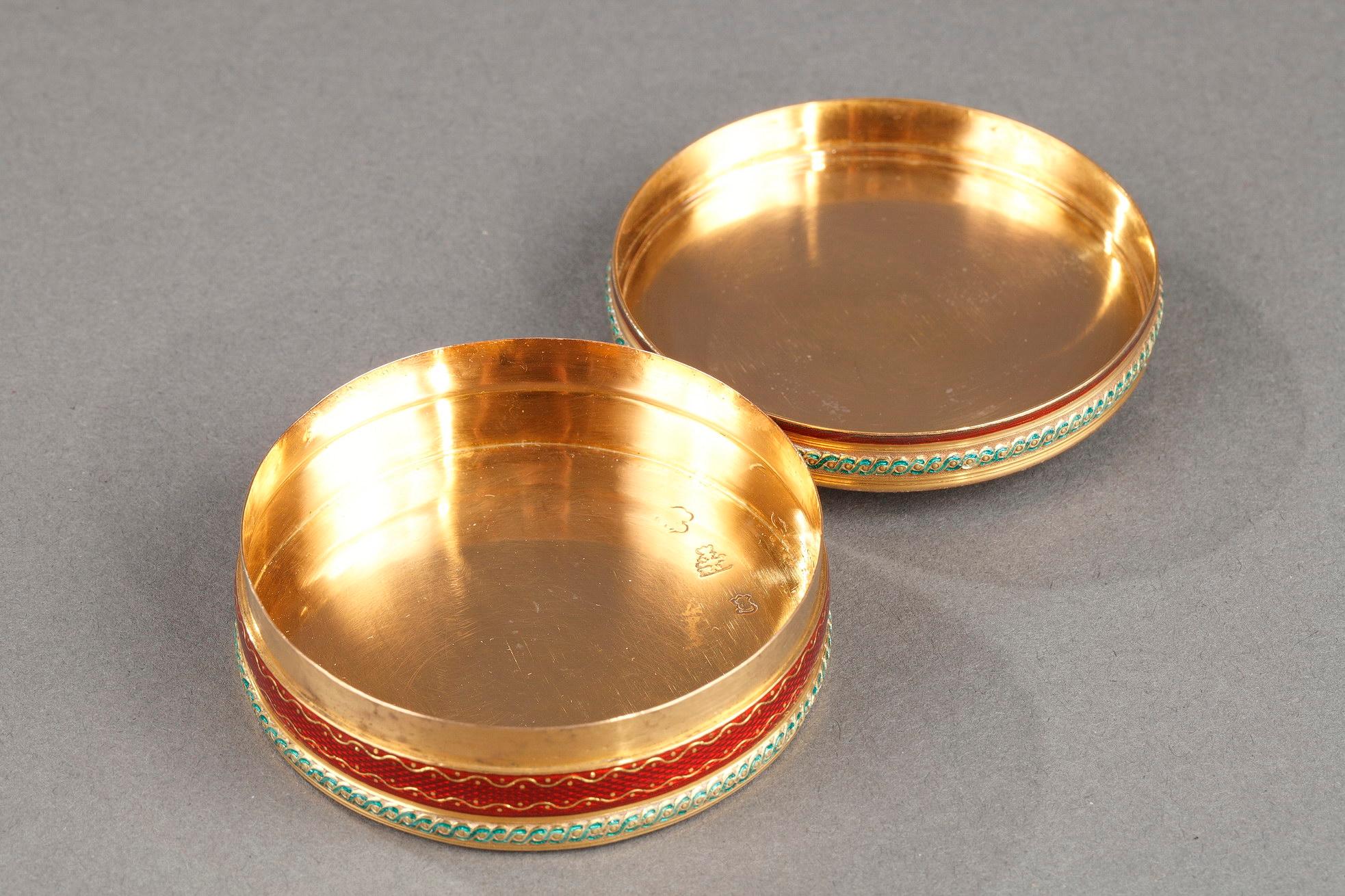 Round Bonbonniere in Gold and Enamel, Louis XVI Period, 1779 2