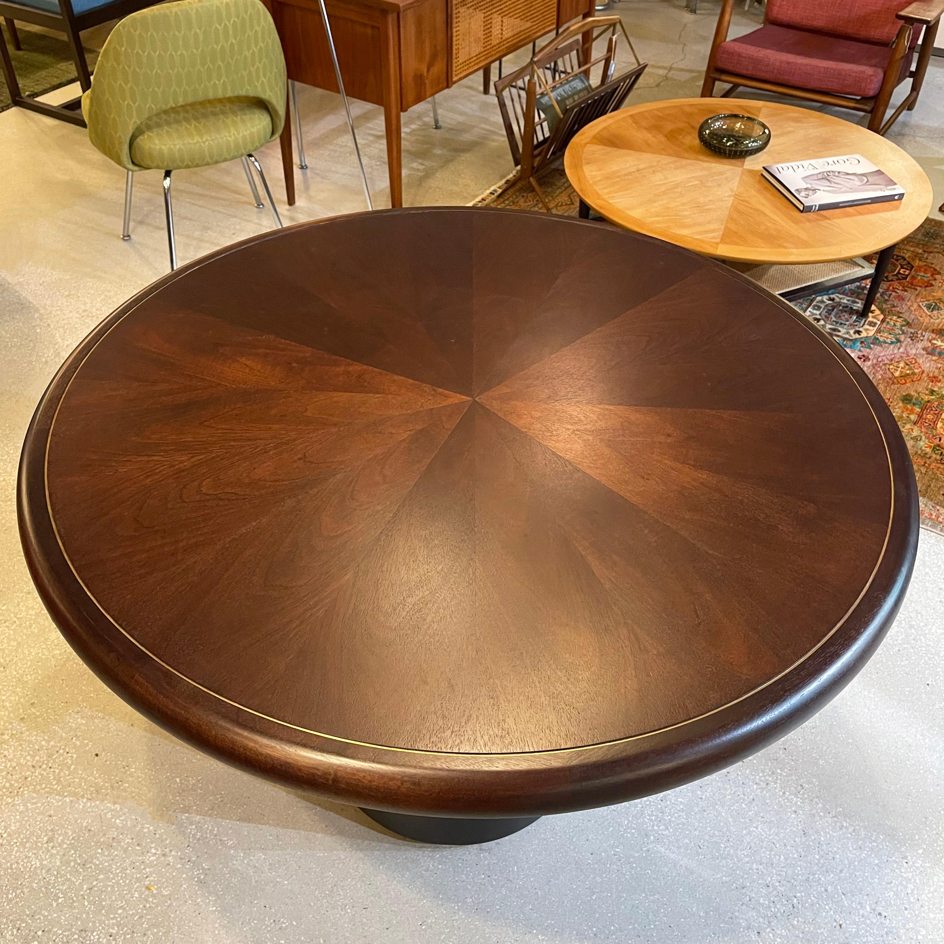 Mid-Century Modern Round Bookmatched Rosewood Pedestal Dining Table By Edward Wormley For Dunbar For Sale