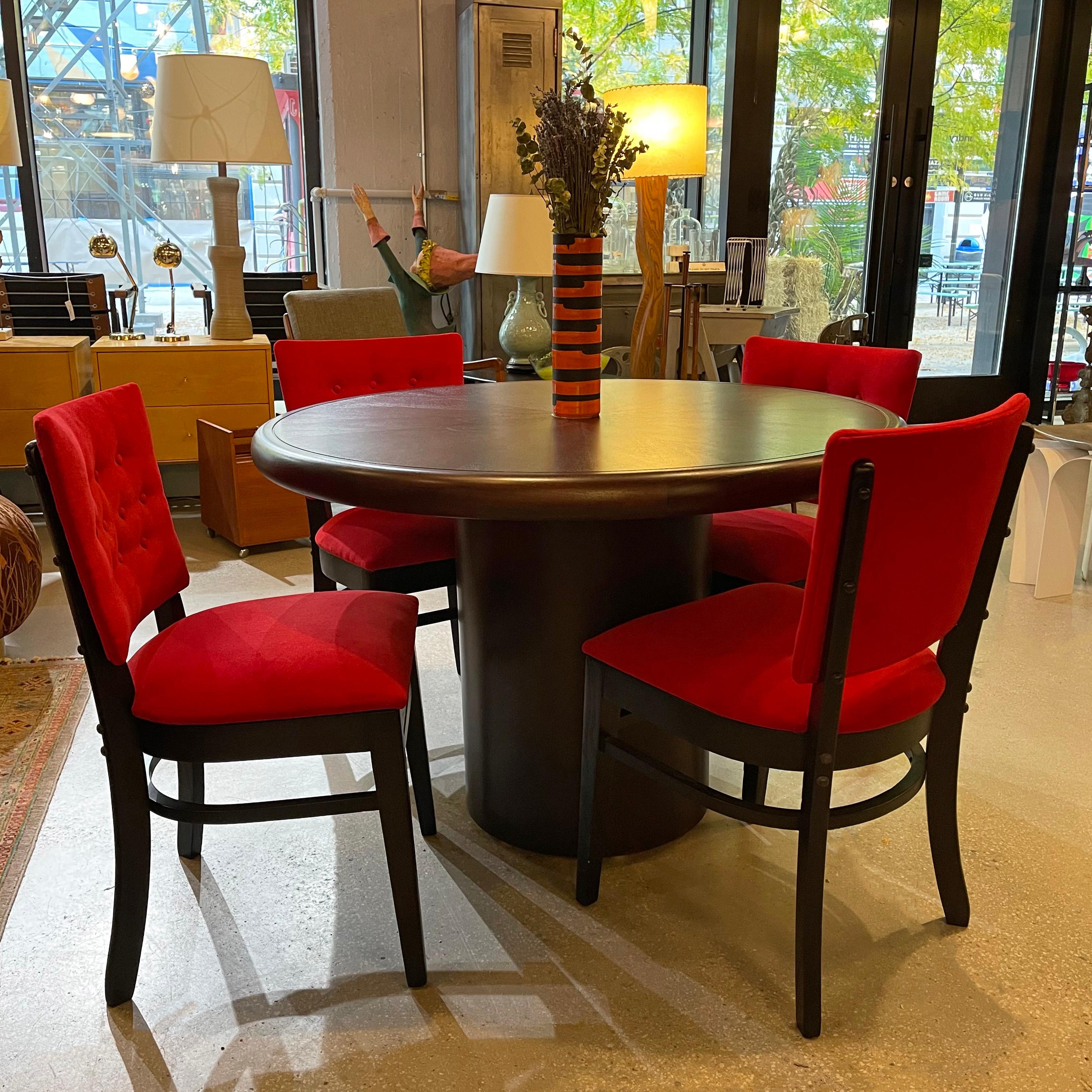 Table de salle à manger ronde à piédestal en bois de rose assorti par Edward Wormley pour Dunbar Bon état - En vente à Brooklyn, NY