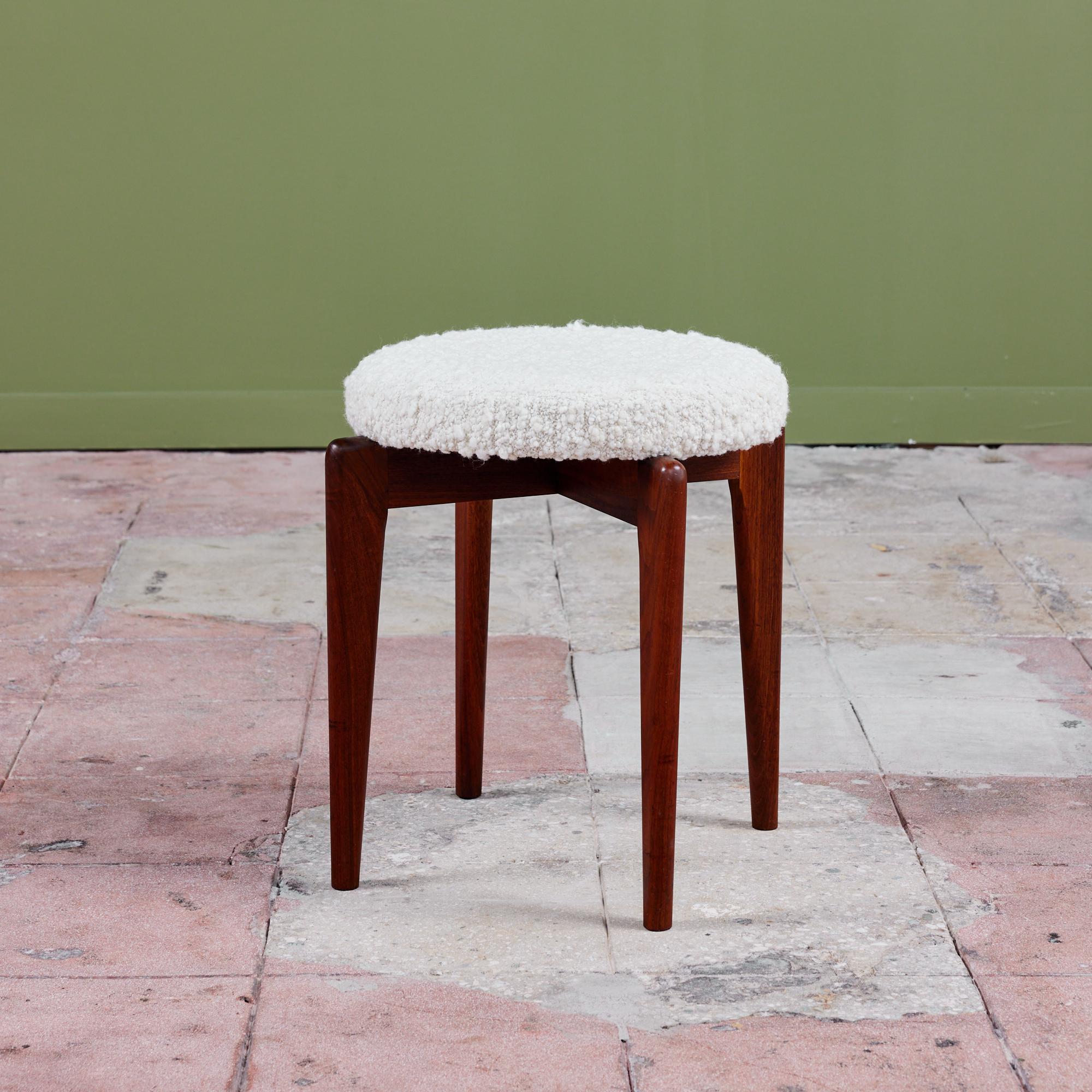 Round stool features a newly upholstered seat in a knubby white boucle upholstery. The seat is set upon a walnut x base supported by four tapered legs. They are functional as a stool or ottoman.


Dimensions
18.5