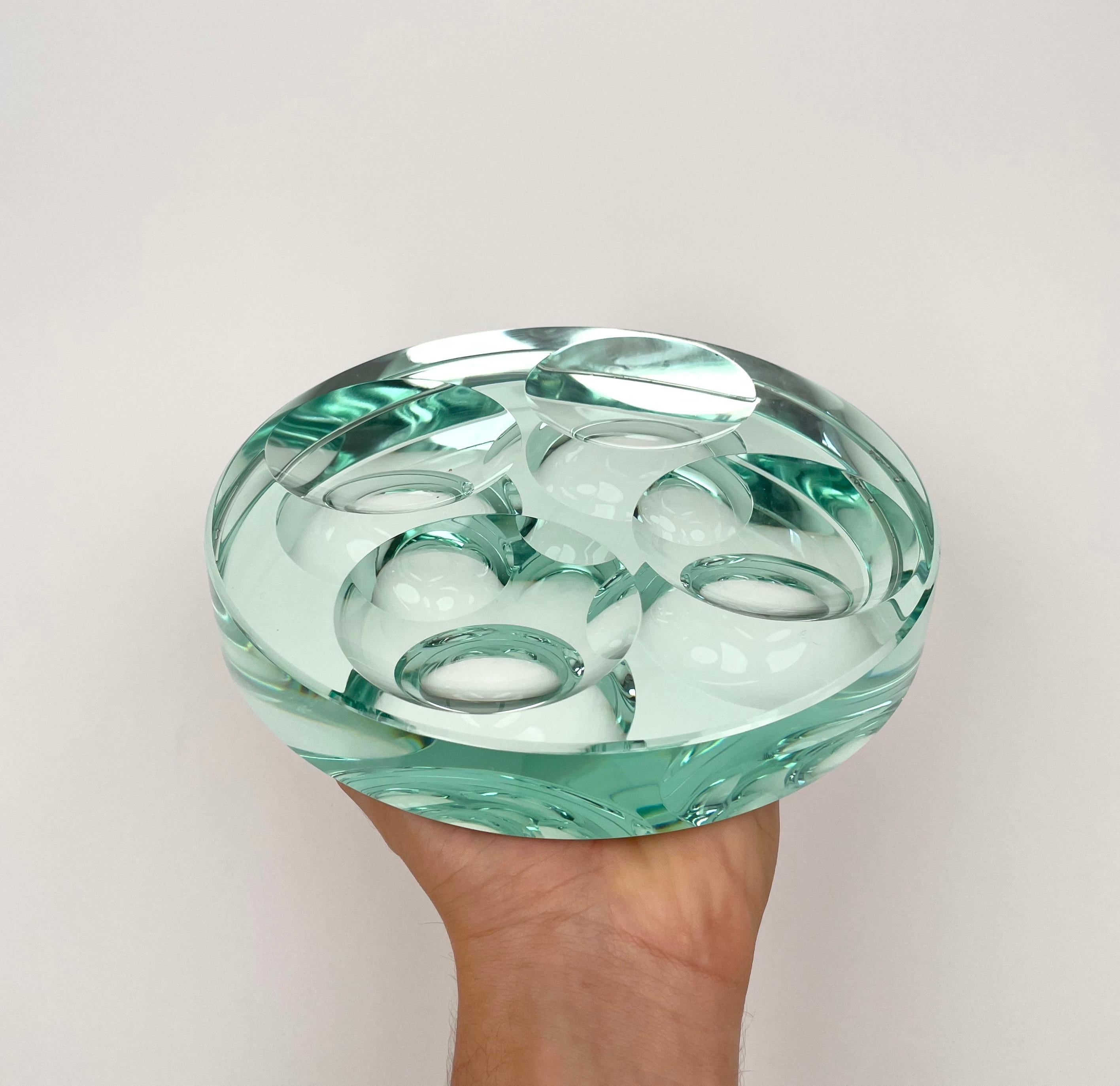 Runde Schale oder Aschenbecher aus grünem Glas, verspiegelt von Fontana Arte, Italien 1960er Jahre im Angebot 3