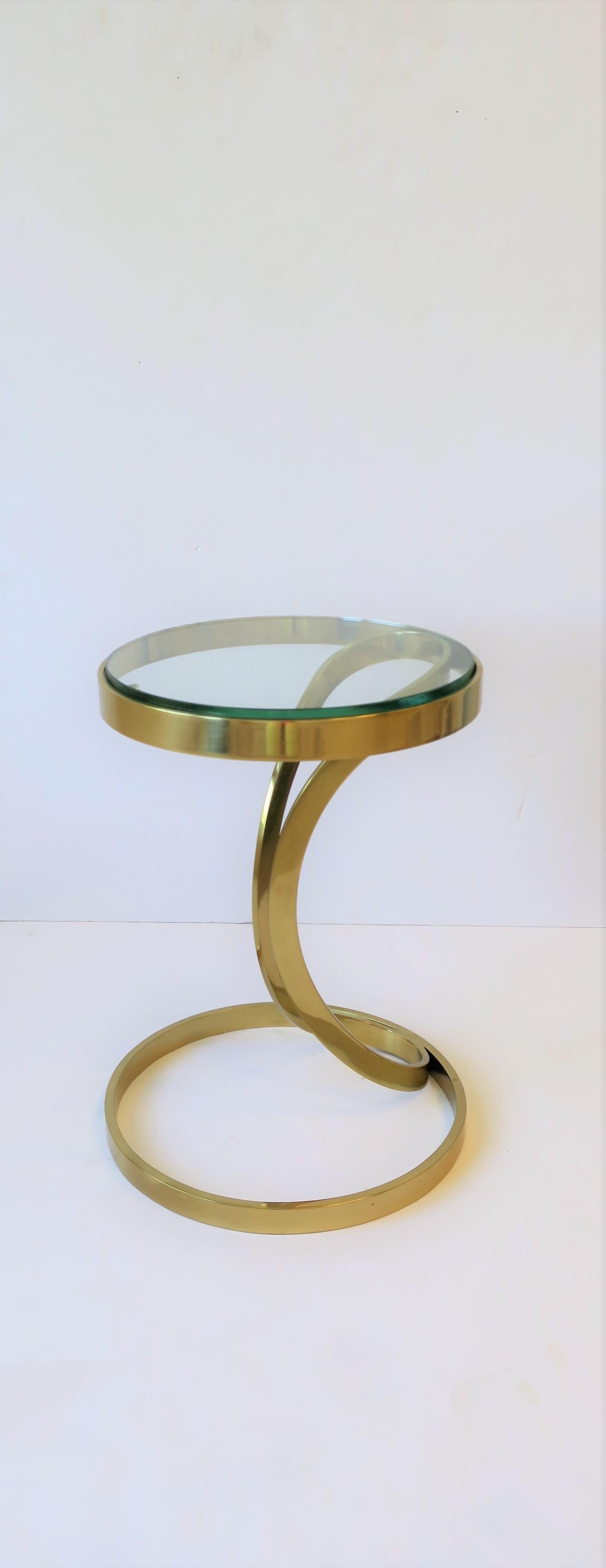 Brass and Glass Round Side Drinks Table  In Good Condition For Sale In New York, NY