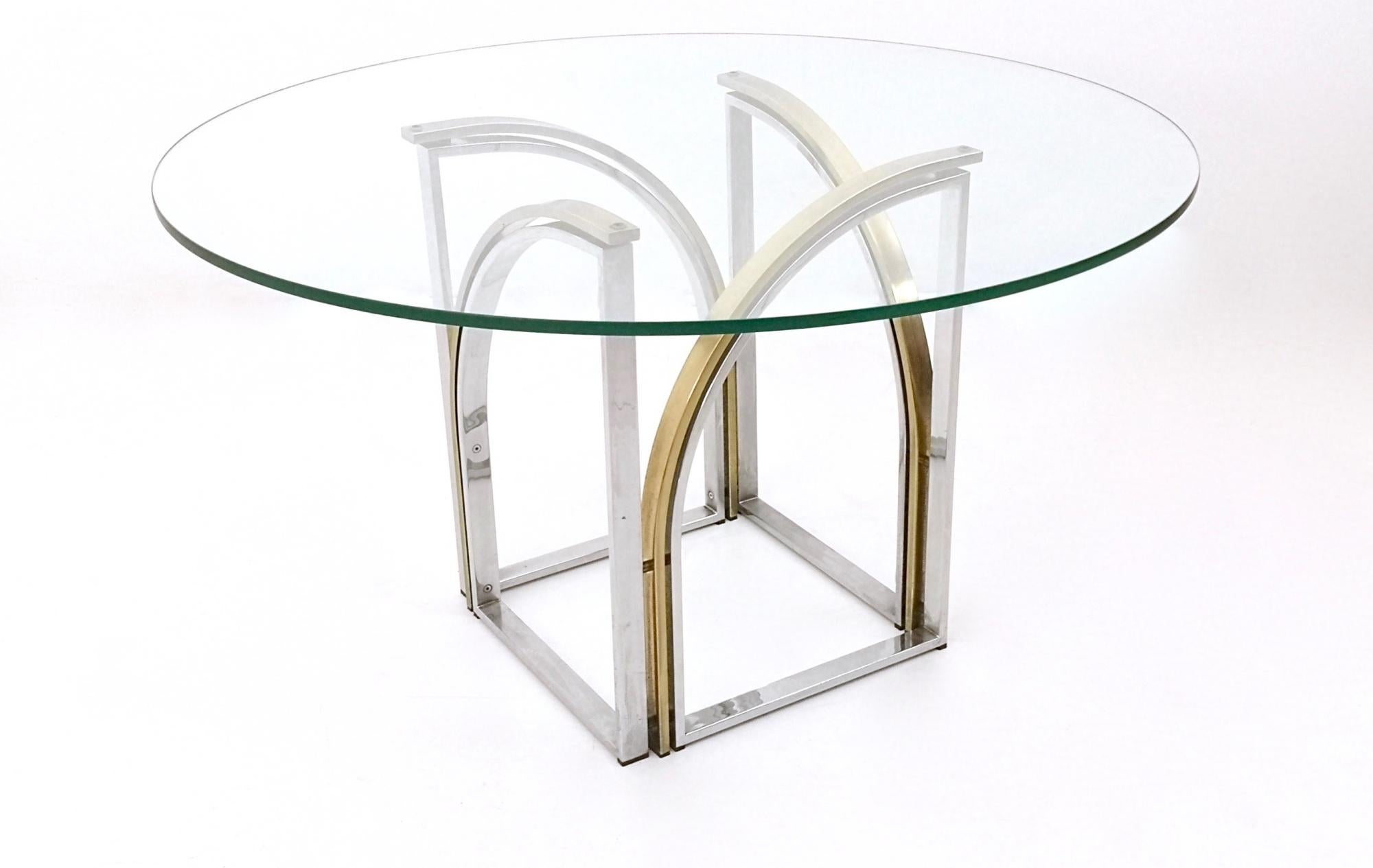 Postmoderner runder Esstisch aus Messing und Stahl von Romeo Rega mit Glasplatte (Italienisch) im Angebot