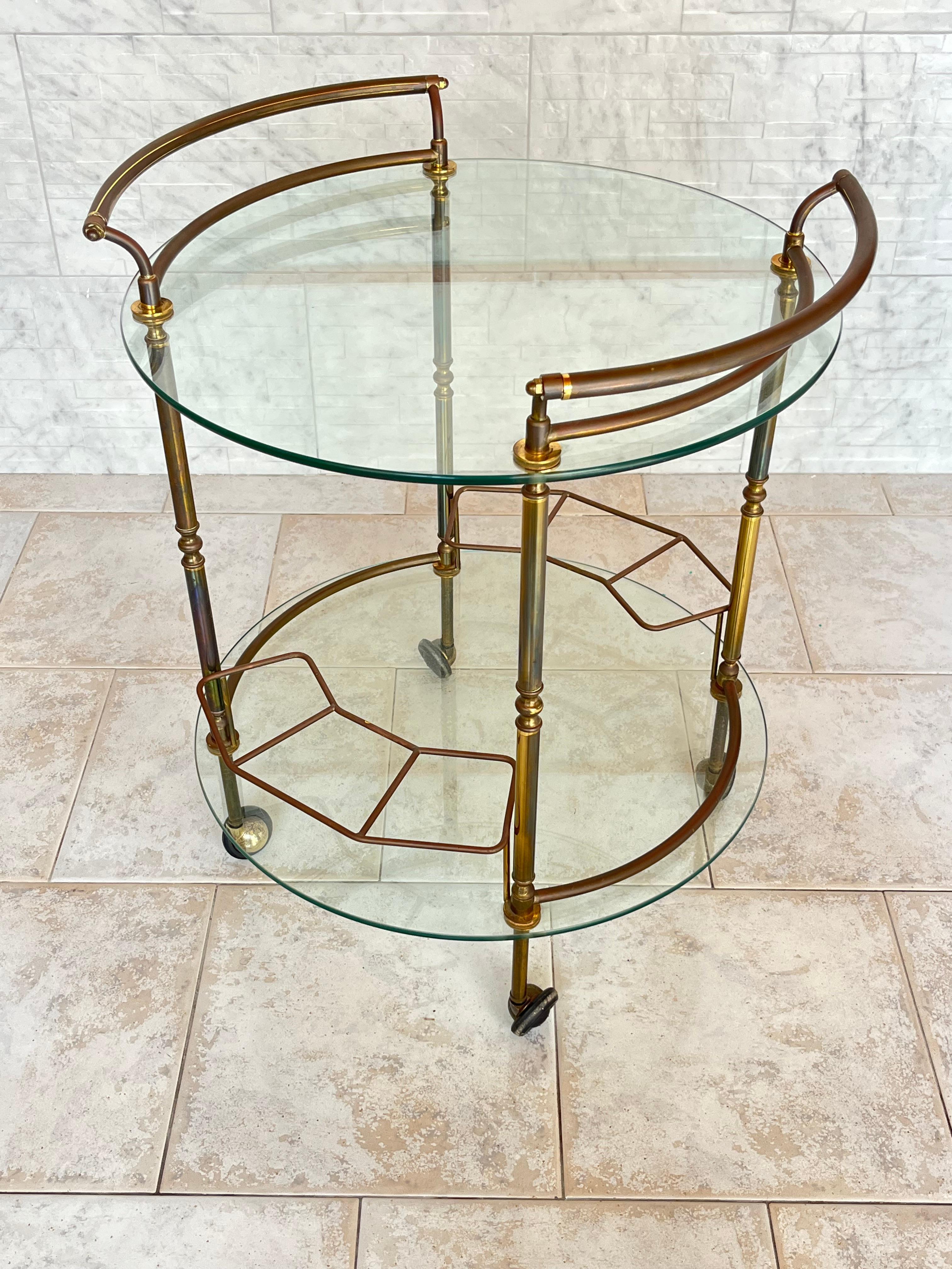 Runder Messing-Barwagen mit Glasauflagen, Made in Italy 1950er Jahre im Angebot 1