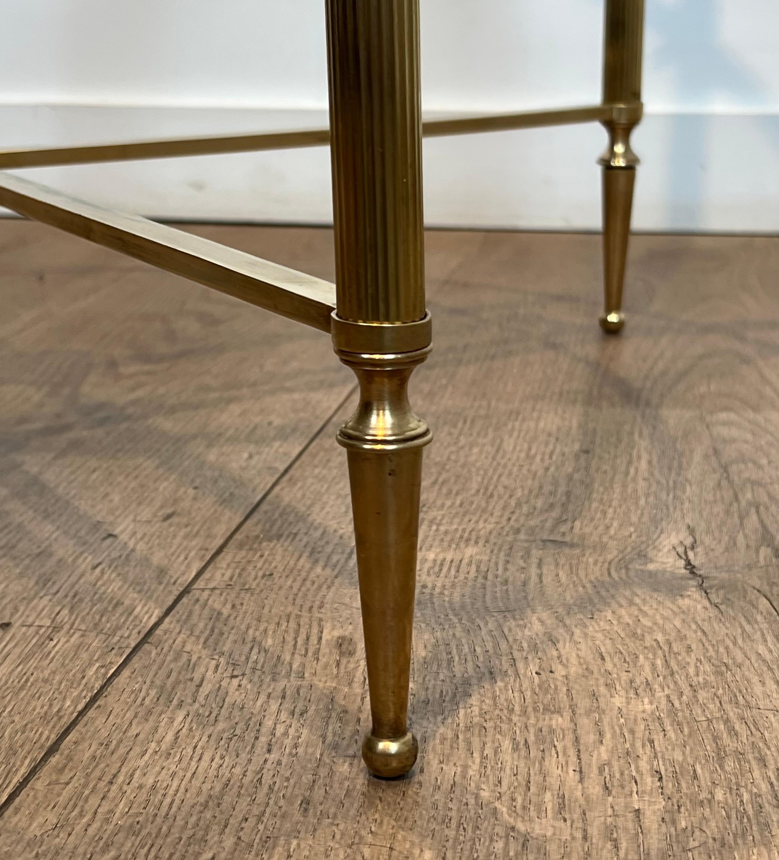 Table basse ronde en laiton. Maison Baguès en vente 4