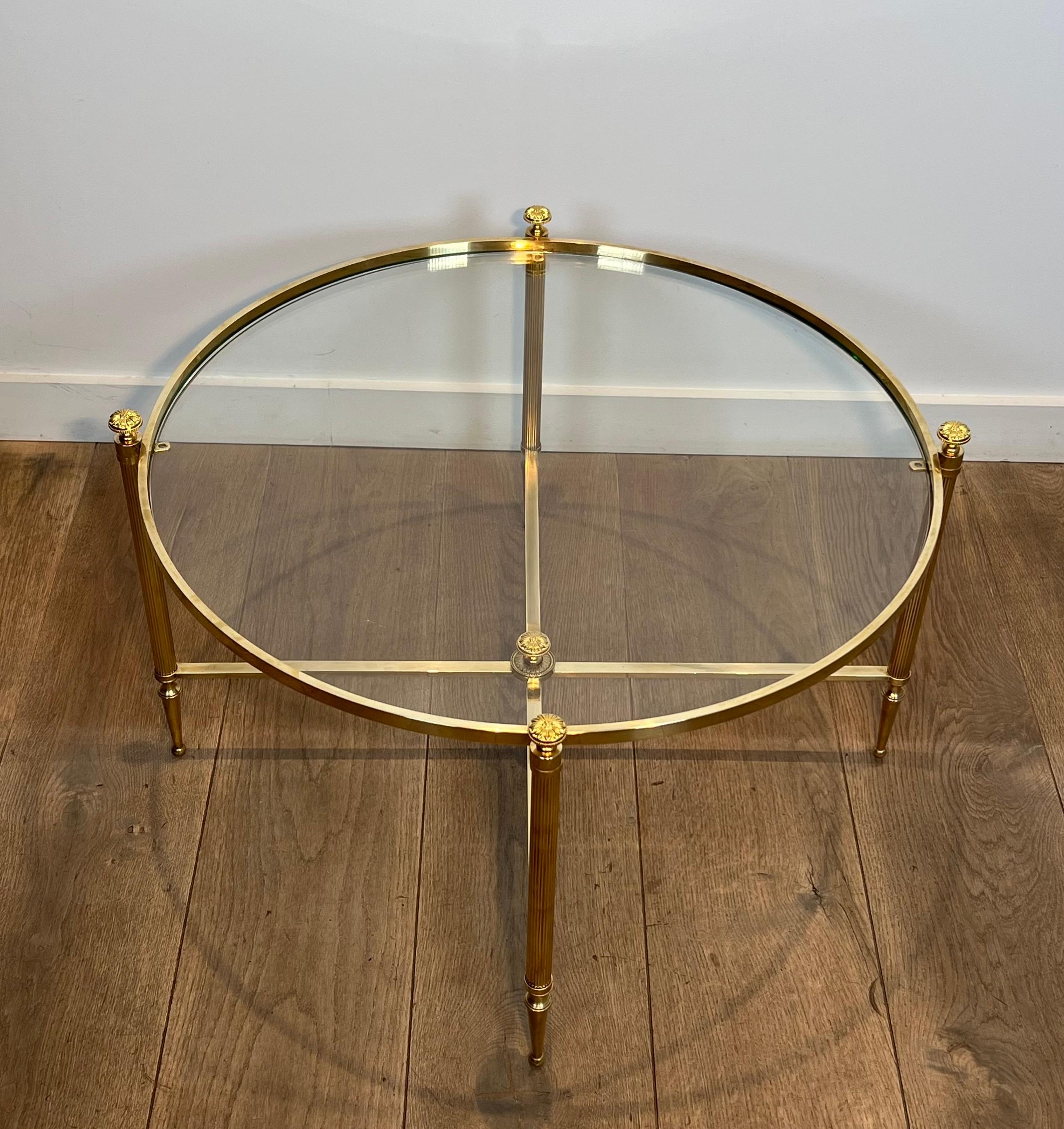 Table basse ronde en laiton. Maison Baguès en vente 9