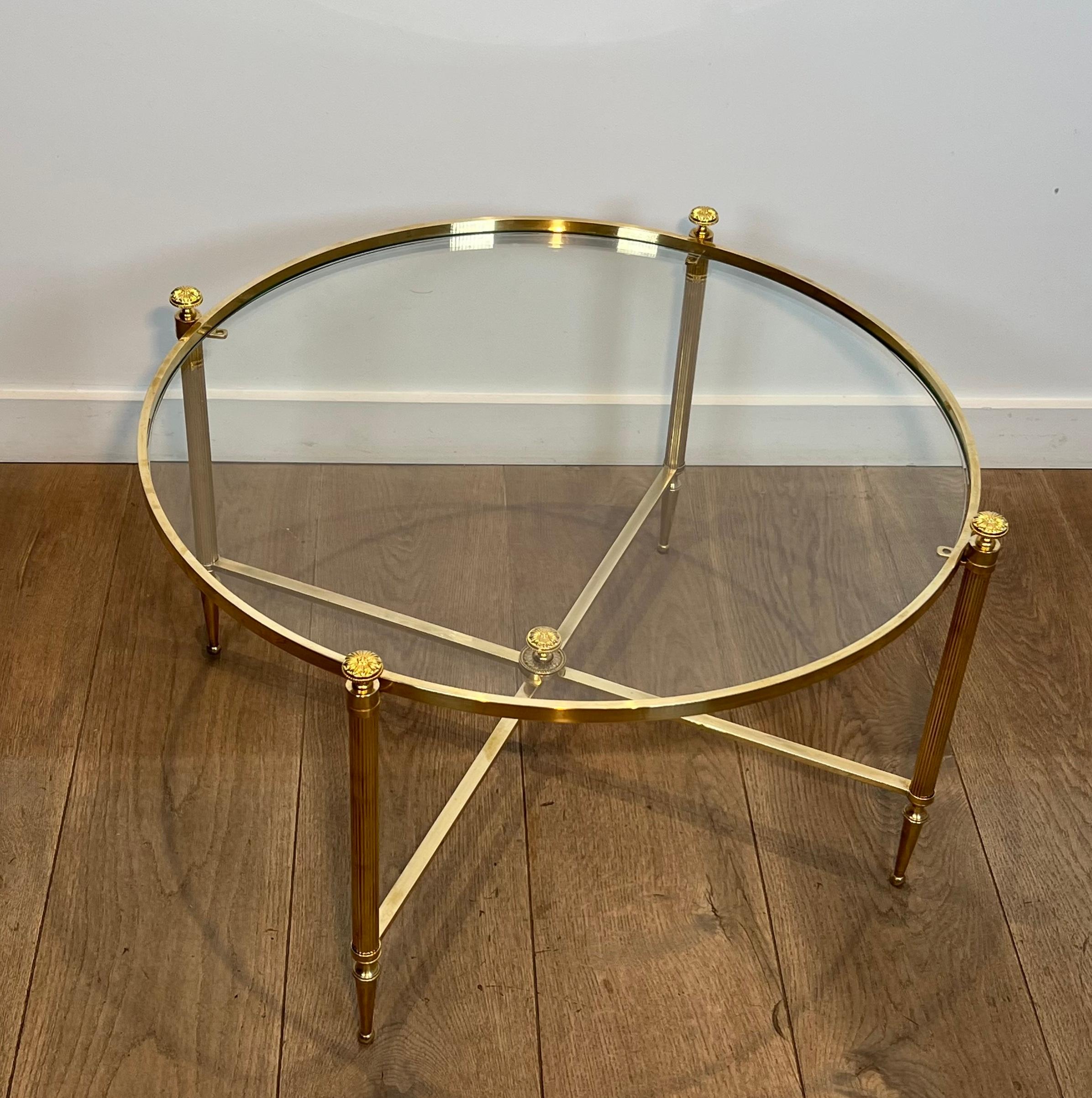 Table basse ronde en laiton. Maison Baguès en vente 10