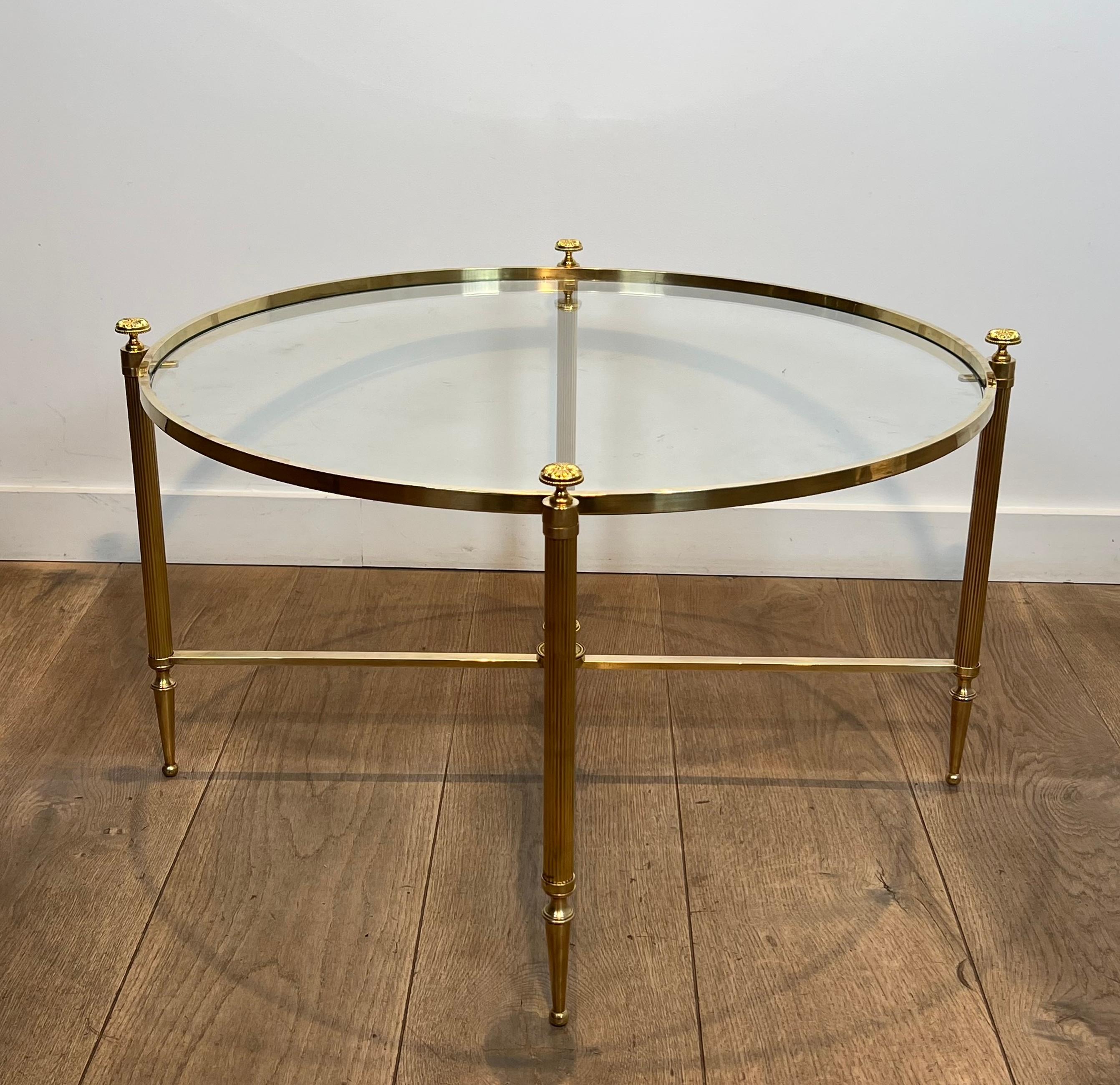 Français Table basse ronde en laiton. Maison Baguès en vente