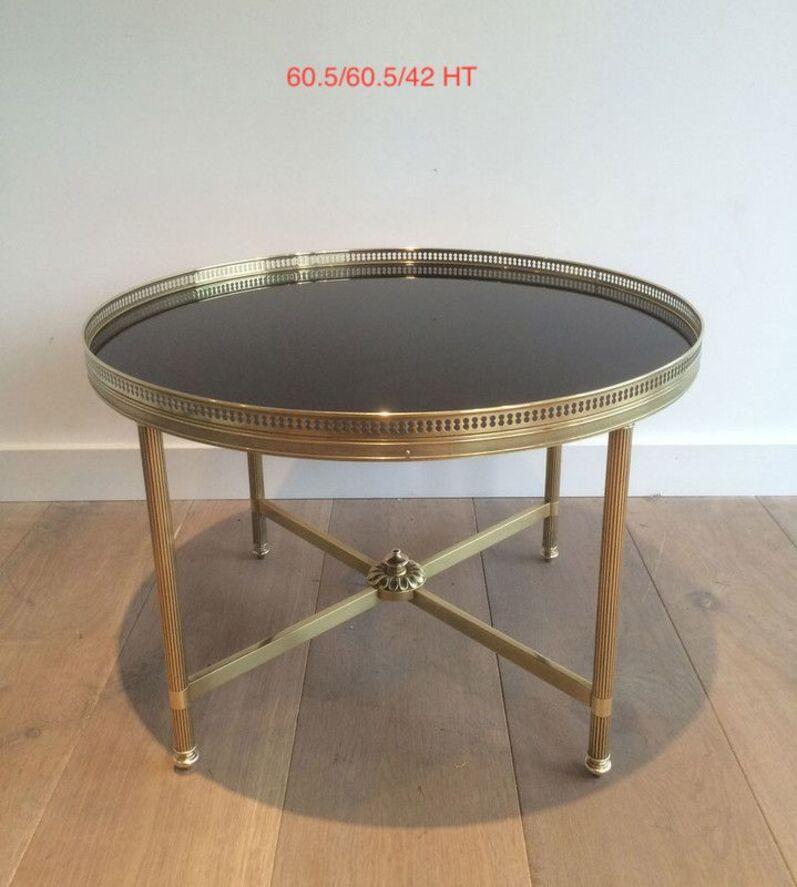 Mid-20th Century Round Brass Coffee Table with Black Lacquered Glass Top by Maison Jansen For Sale