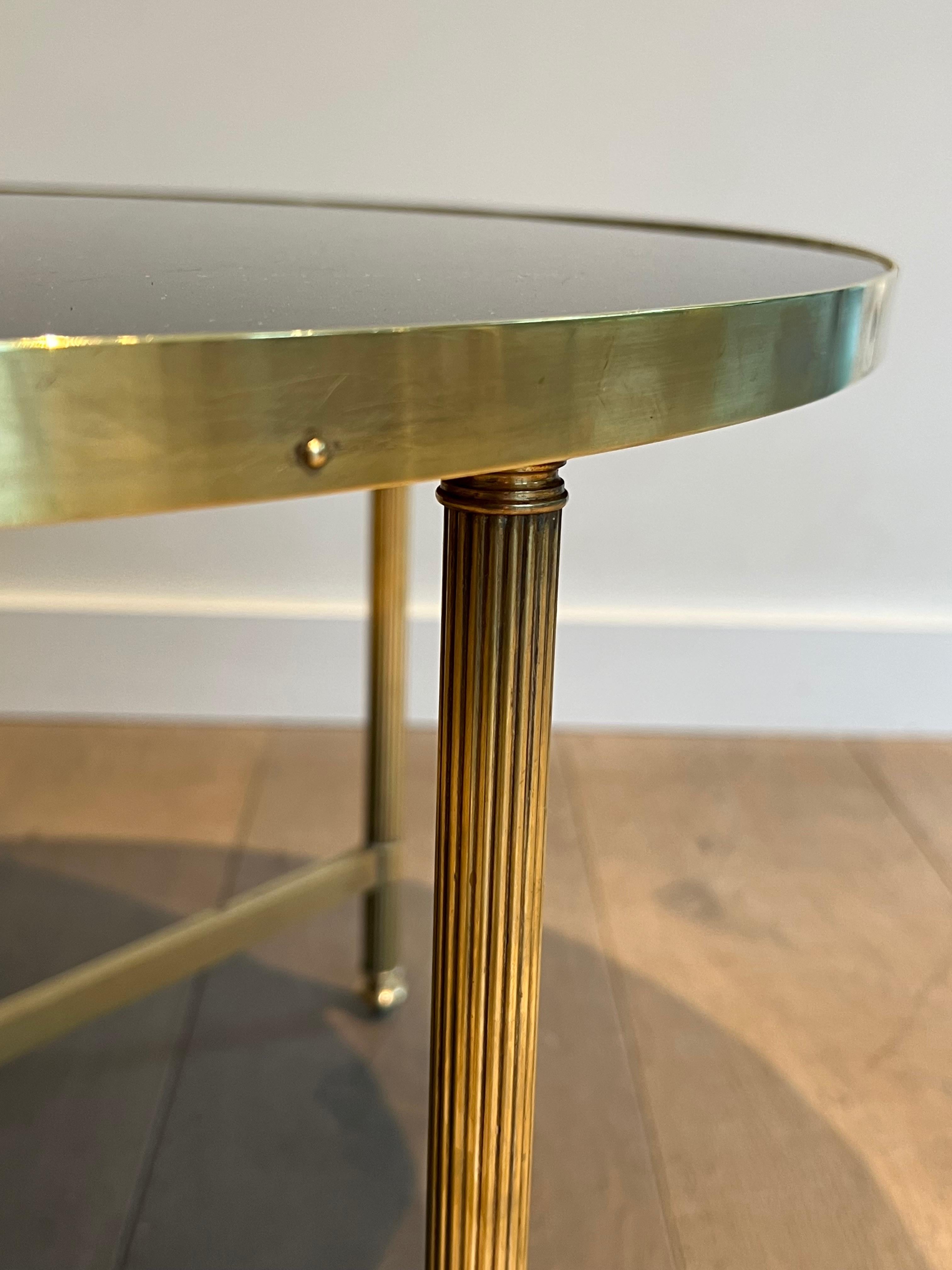 Table basse ronde en laiton avec plateau en verre laqué noir par Maison Jansen Bon état - En vente à Marcq-en-Barœul, Hauts-de-France