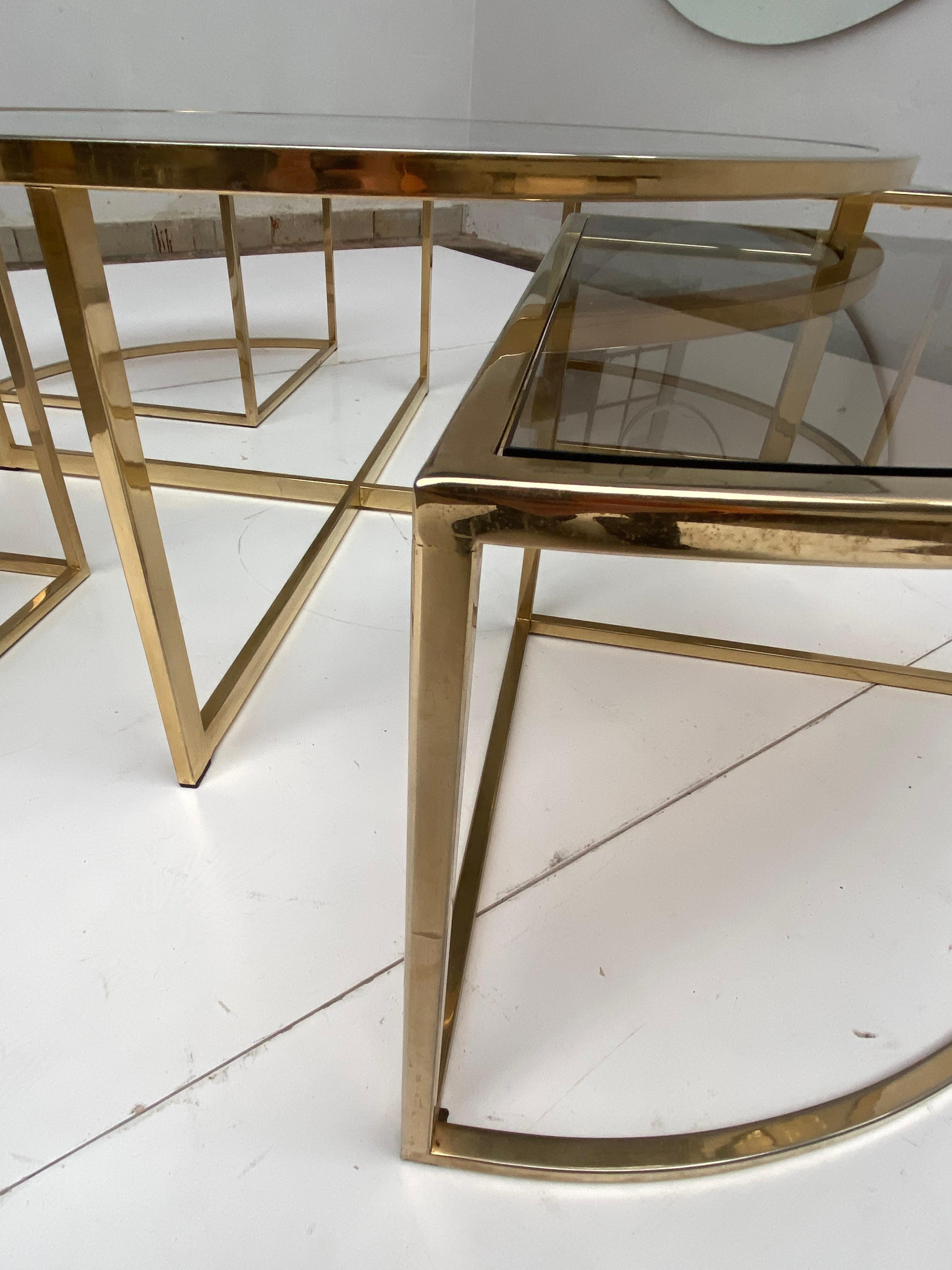 Round Brass Coffee Table with Four Nesting Tables by Maison Charles France, 1970 In Good Condition In bergen op zoom, NL