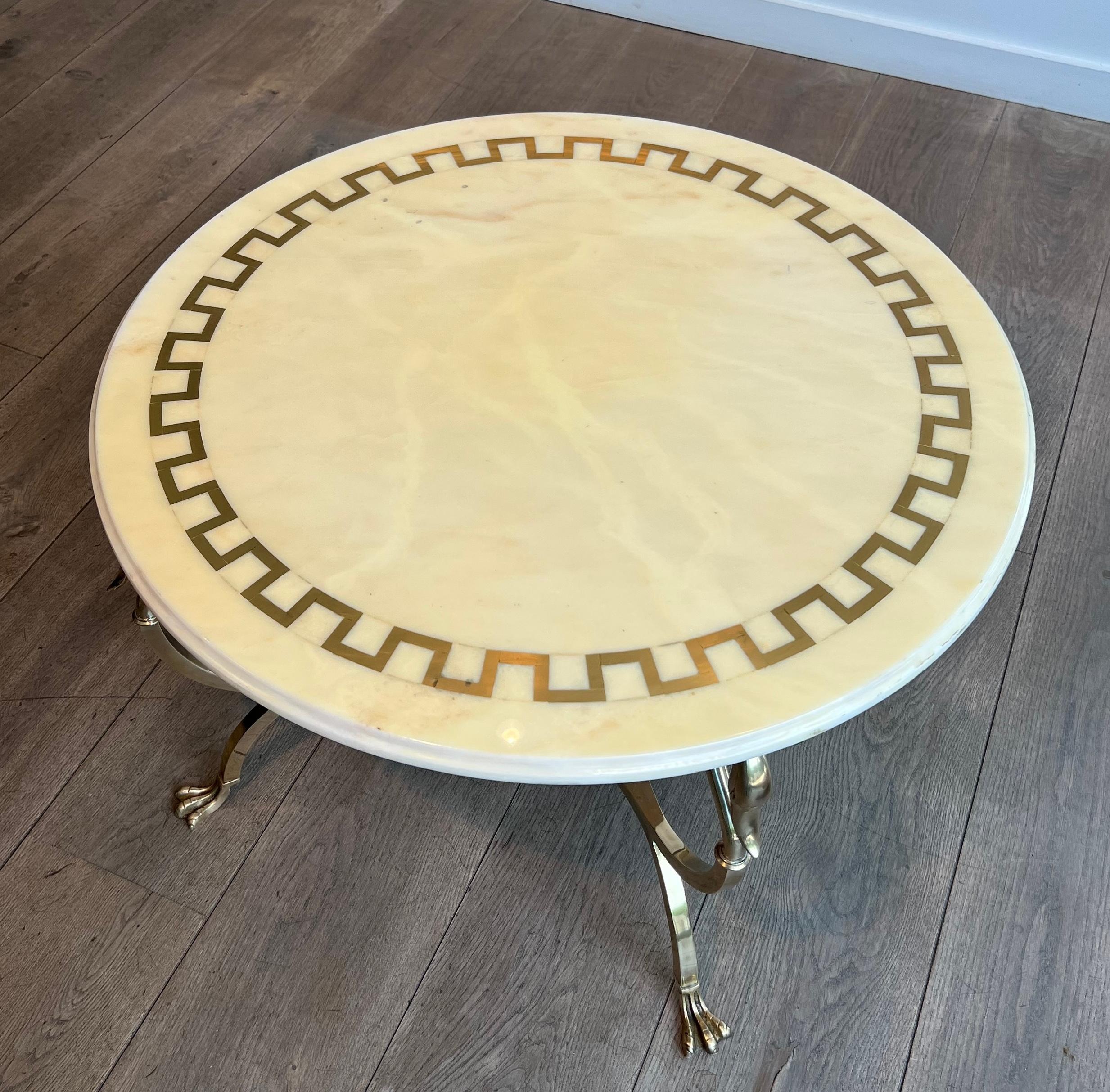 Round Brass Coffee Table With Swan Heads & Feet  & Marble Top by Maison Jansen In Good Condition For Sale In Marcq-en-Barœul, Hauts-de-France