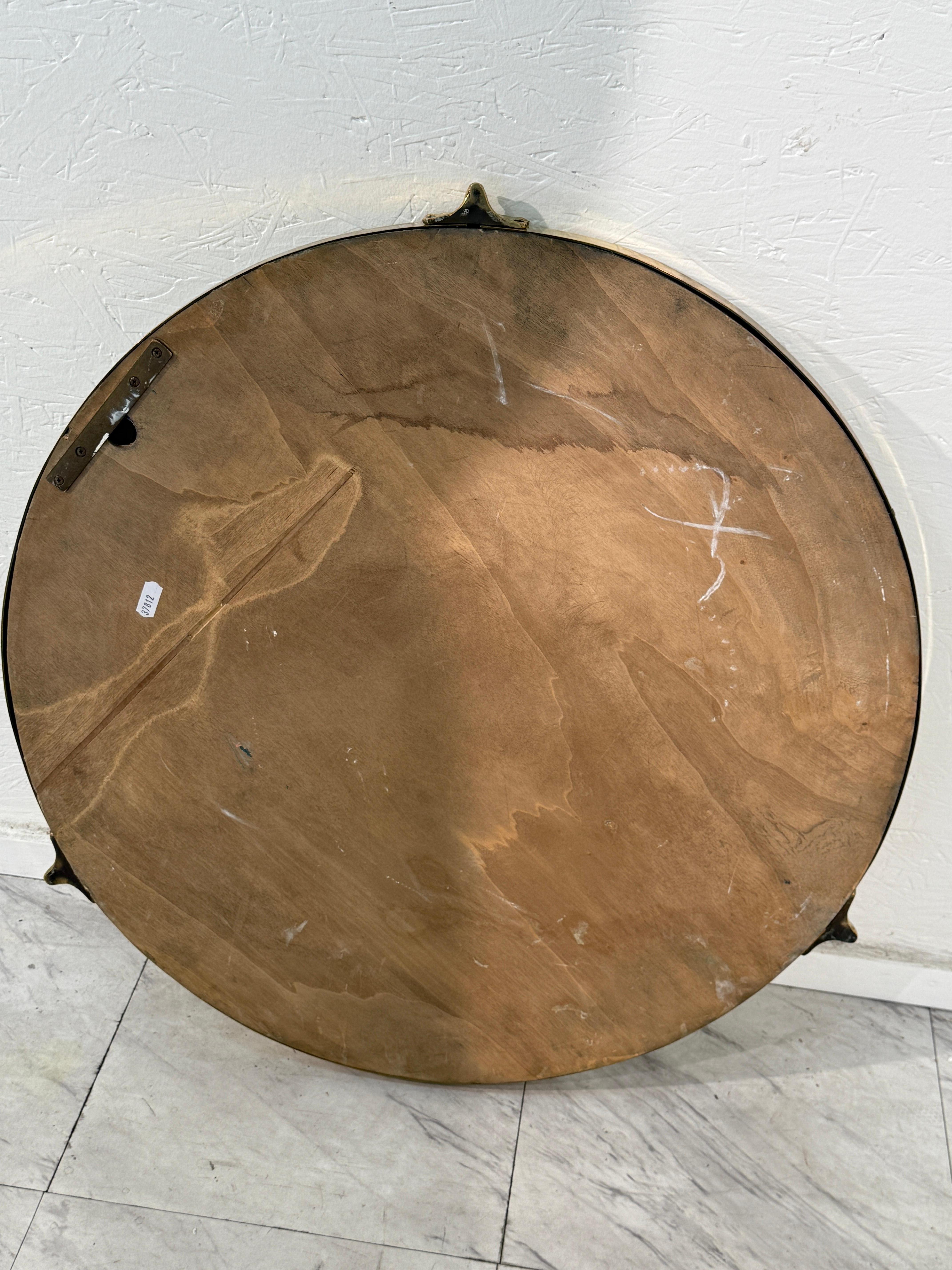 Laiton Miroir mural rond encadré de laiton avec montures décoratives, Italie, années 1960 en vente
