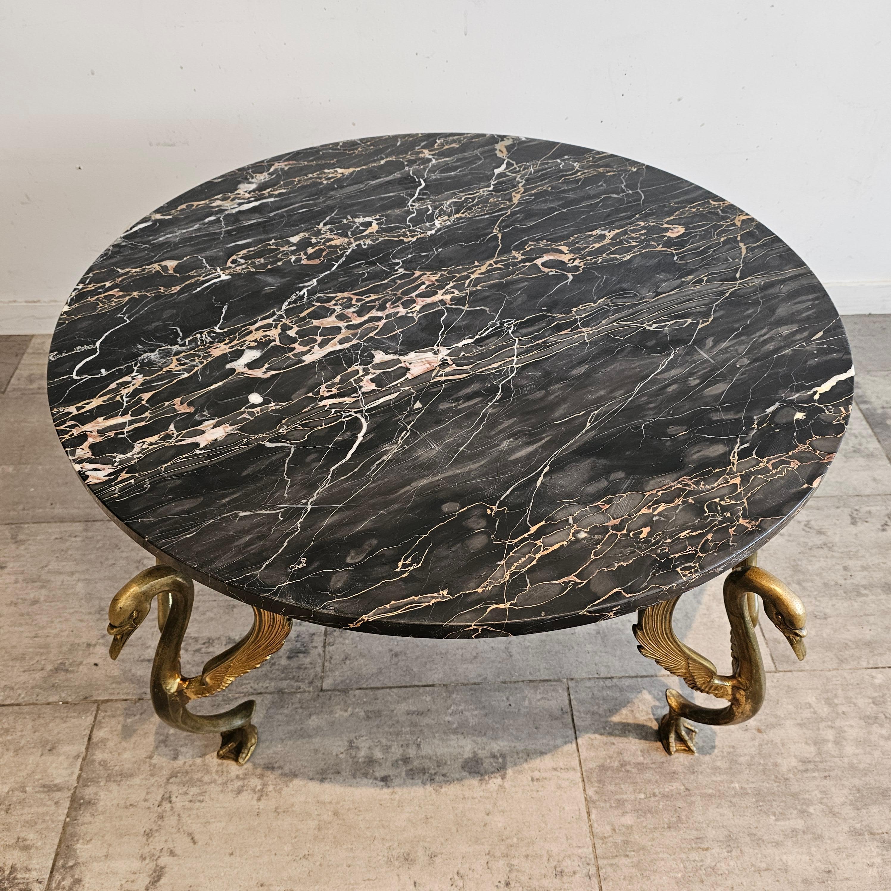 Table basse ronde en laiton et marbre de France Bon état - En vente à Waasmunster, BE