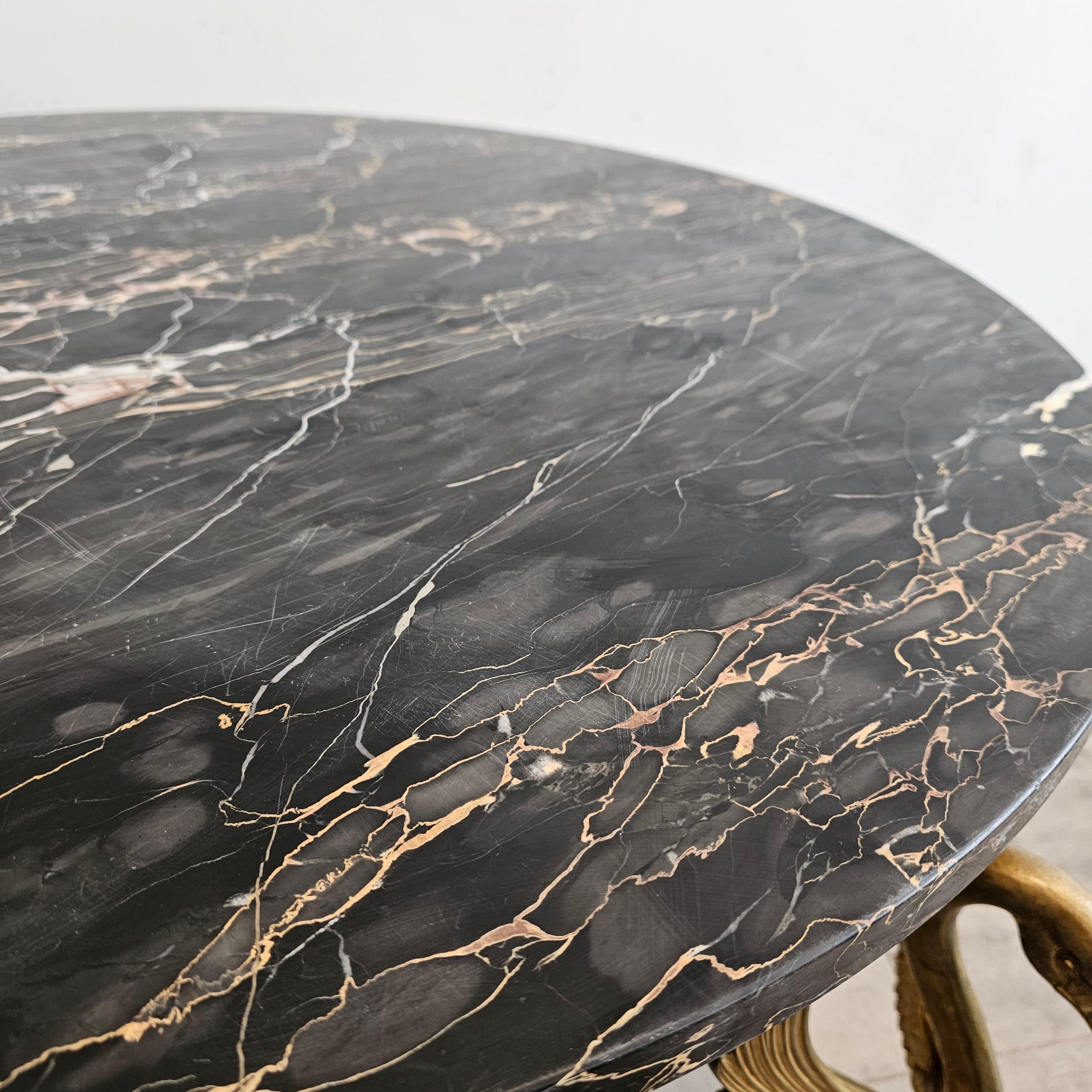 Fin du 20e siècle Table basse ronde en laiton et marbre de France en vente