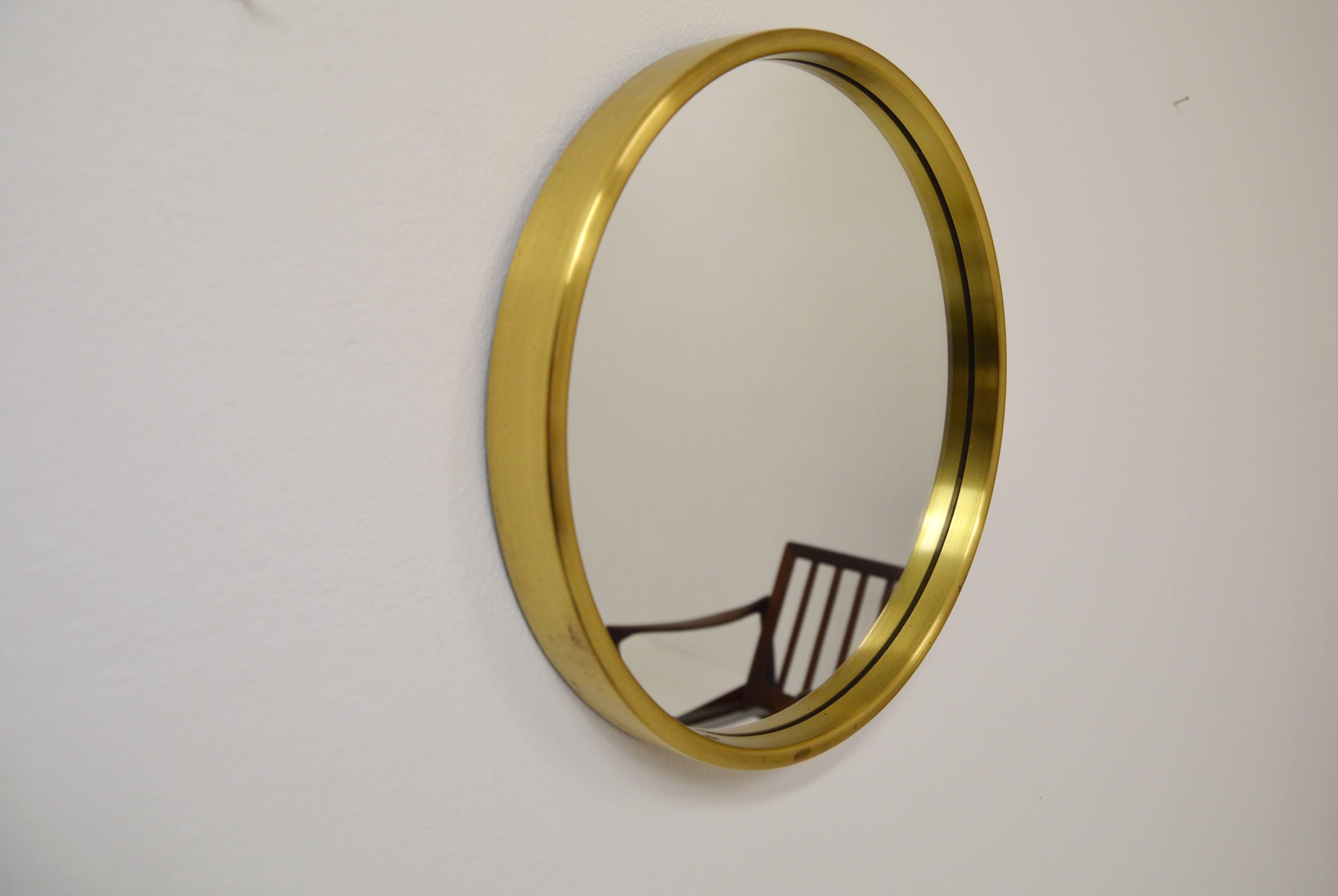 Nice brass mirror in very good vintage condition. Designed in Sweden by Glasmaster Markaryd.
 