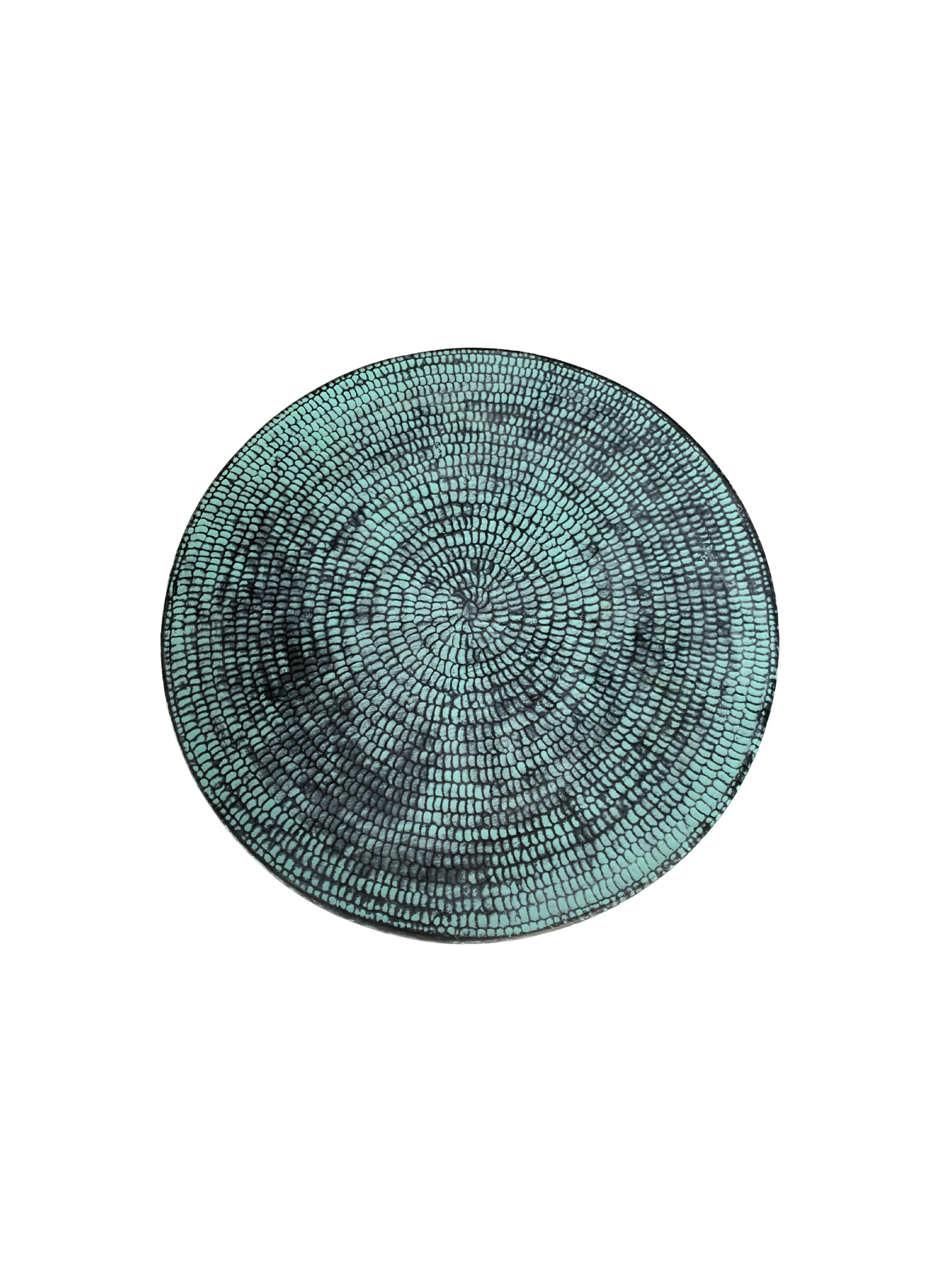 Round Brass Side Table with Hammered Detailing In New Condition For Sale In Jimbaran, Bali