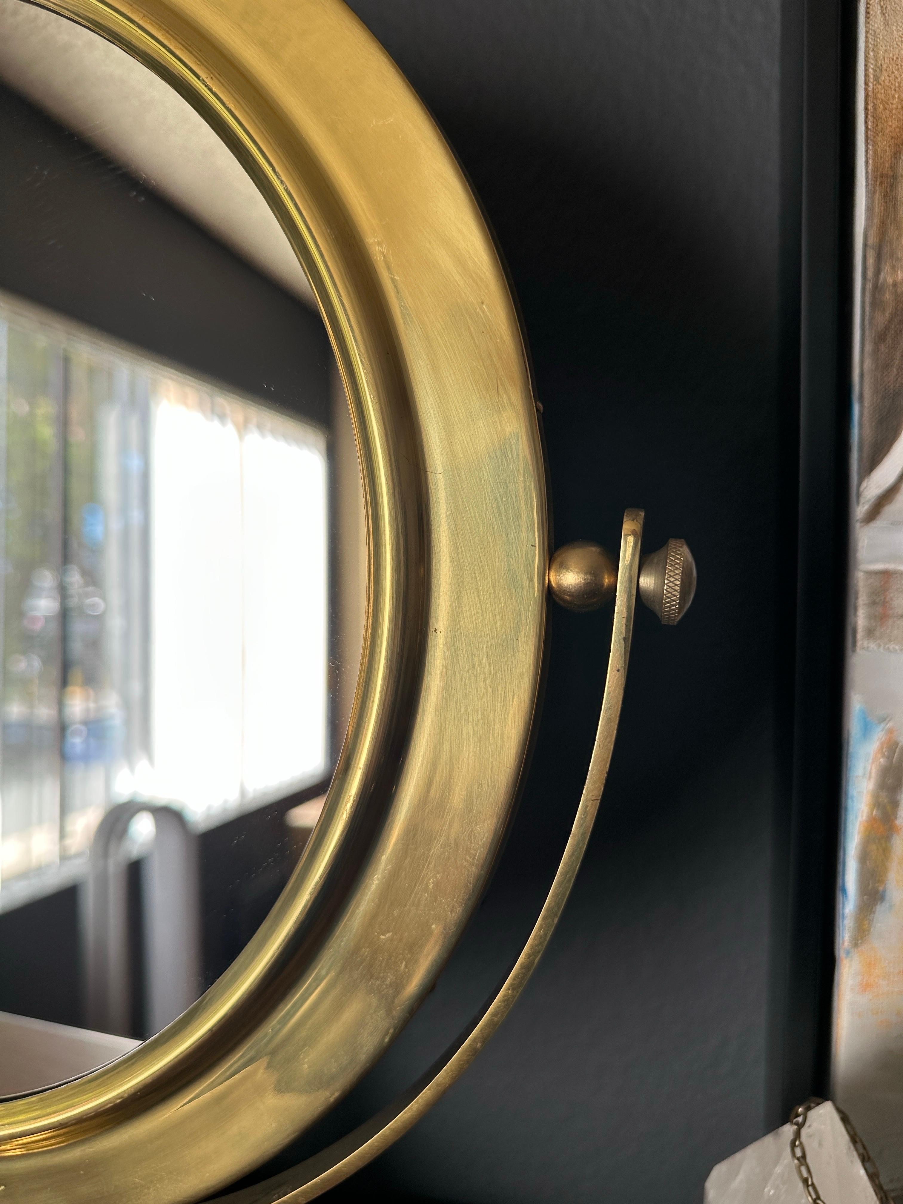 Miroir de courtoisie en laiton en vente 2