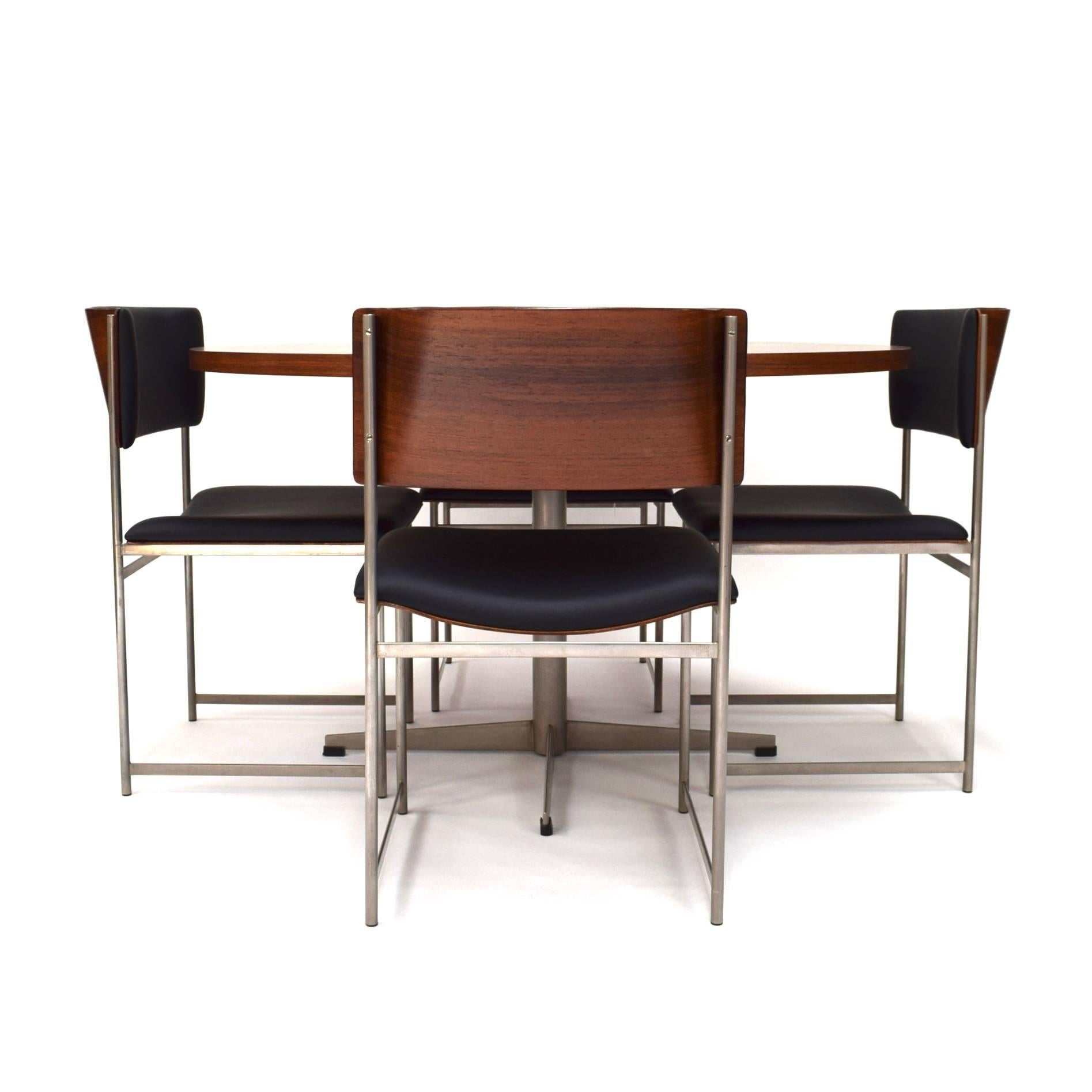 Gorgeous and rare Brazilian rosewood (Rio palissander) model SM-08 dining set by Cees Braakman.
The backs and seats are made of Brazilian rosewood molded plywood.
The chairs have been re-upholstered in high quality black faux leather.

The