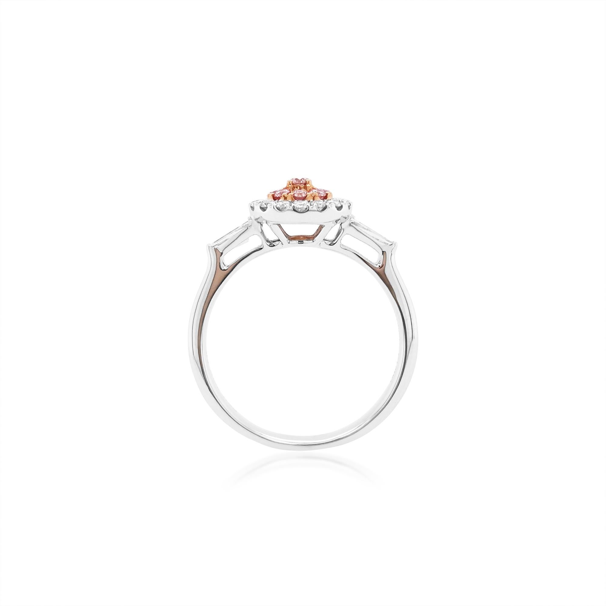 Taille ronde Round brilliant cut Argyle Pink Diamond and White Diamond 18K Gold Ring en vente