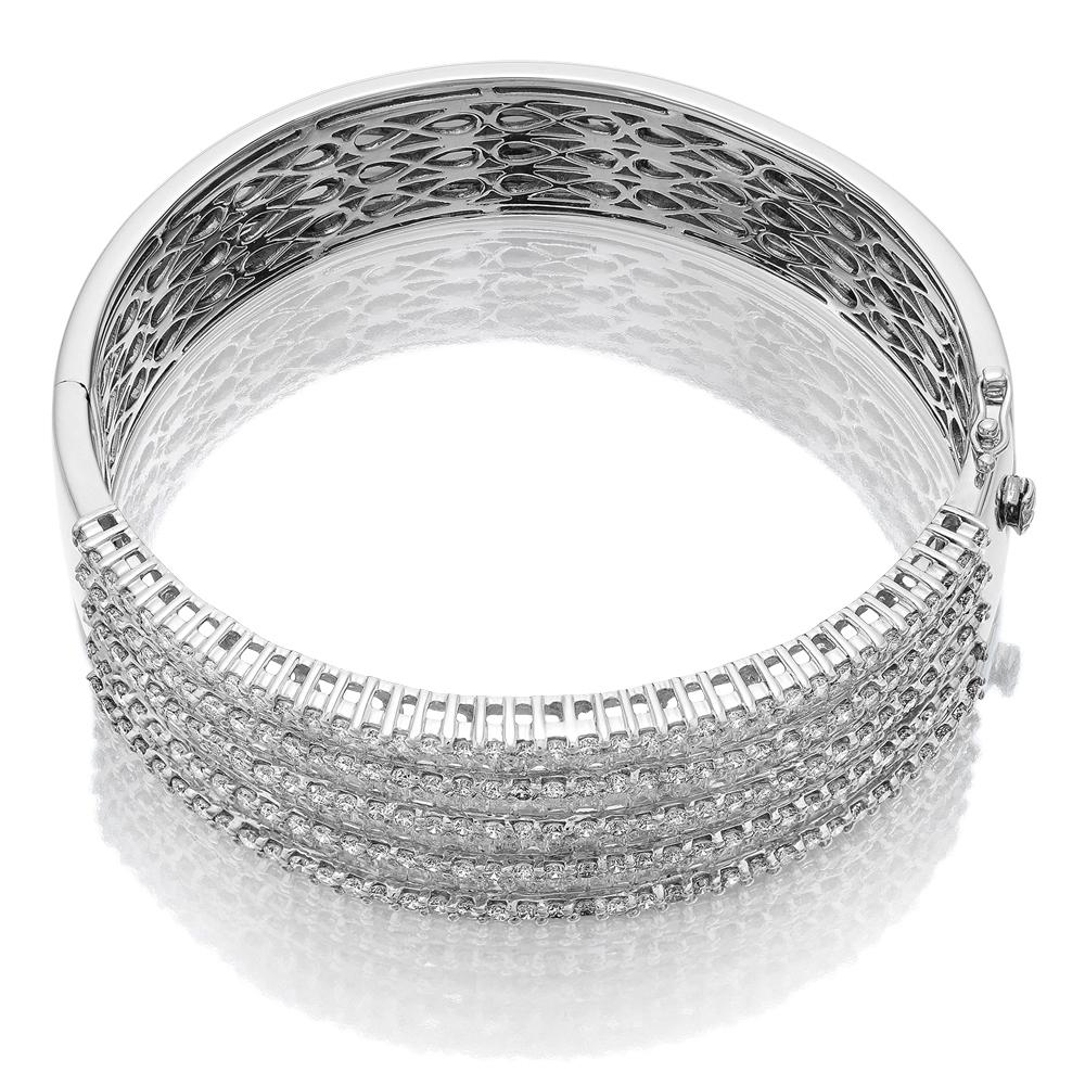 Bracelet jonc large/manchette en or blanc 18 carats avec neuf rangées de diamants en vente 4