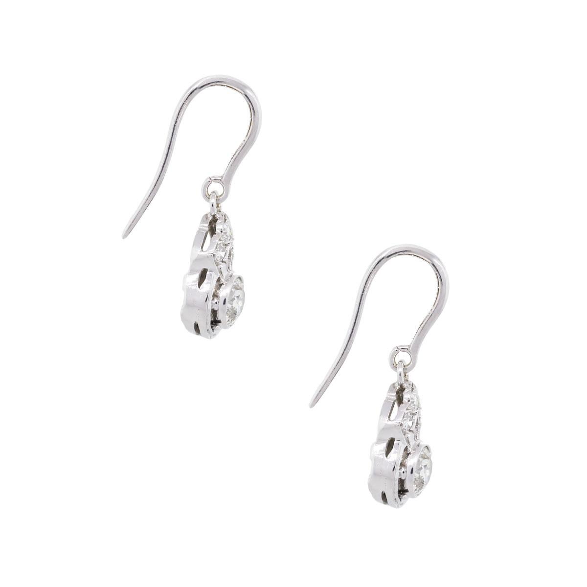 Material: 14k white gold
Diamond Details: Approximately 1.25ctw of round brilliant diamonds. Diamonds are G/H in color and SI in clarity.
Earring Measurements: 0.94″ x 0.19″ x 0.30″
Earring Backs: Hooks
Total Weight: 3.2g (2.1dwt)
Additional
