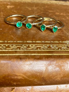 Round Brilliant Colombian Emerald 18 Karat Gold Stacking Engagement Ring