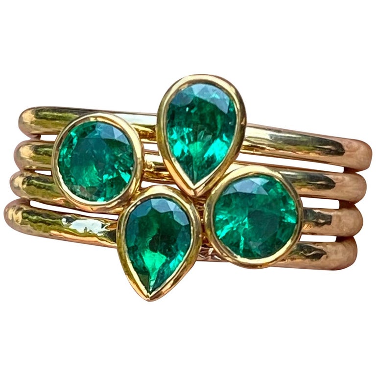 Round Brilliant Colombian Emerald 18 Karat Gold Stacking Engagement ...