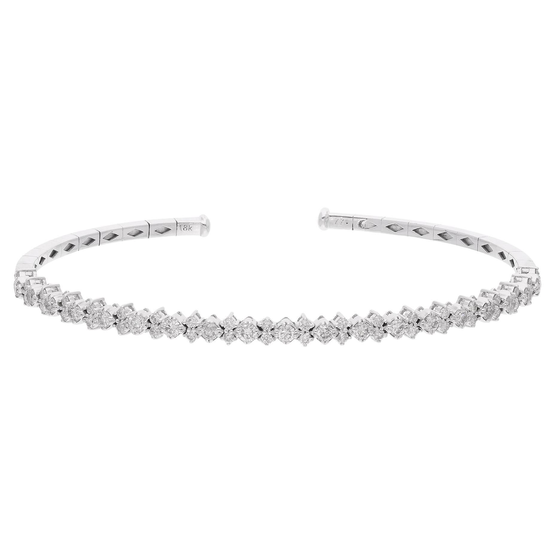Bracelet manchette en or blanc 14k avec diamant taille brillant 1.30Ct SI/H
Ce superbe bracelet manchette présente une ligne continue de diamants ronds de taille brillant parfaitement assortis, méticuleusement sertis dans de l'or blanc étincelant.