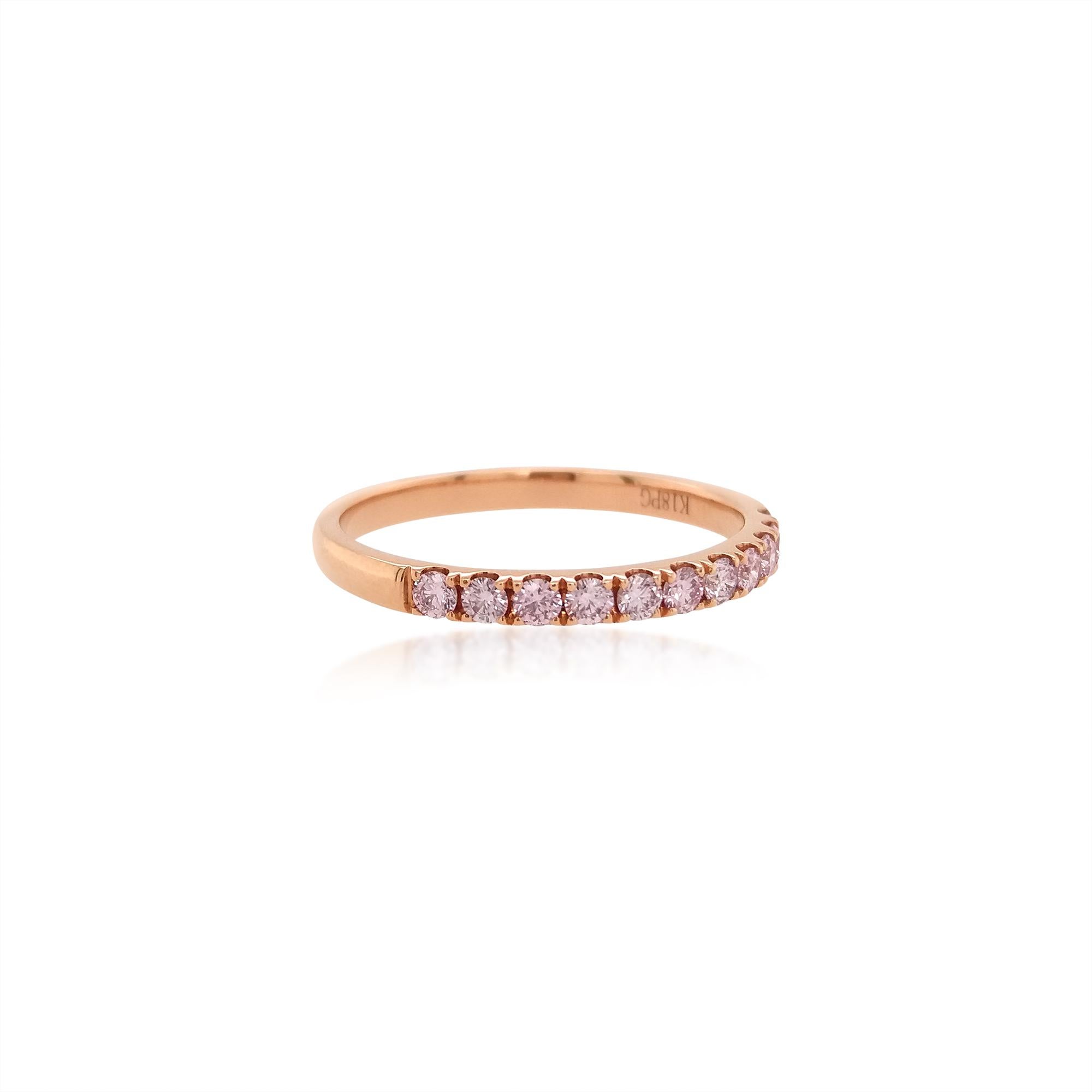 Round Cut Round Brilliant Cut Argyle Pink Diamond 18K Gold Band Ring For Sale
