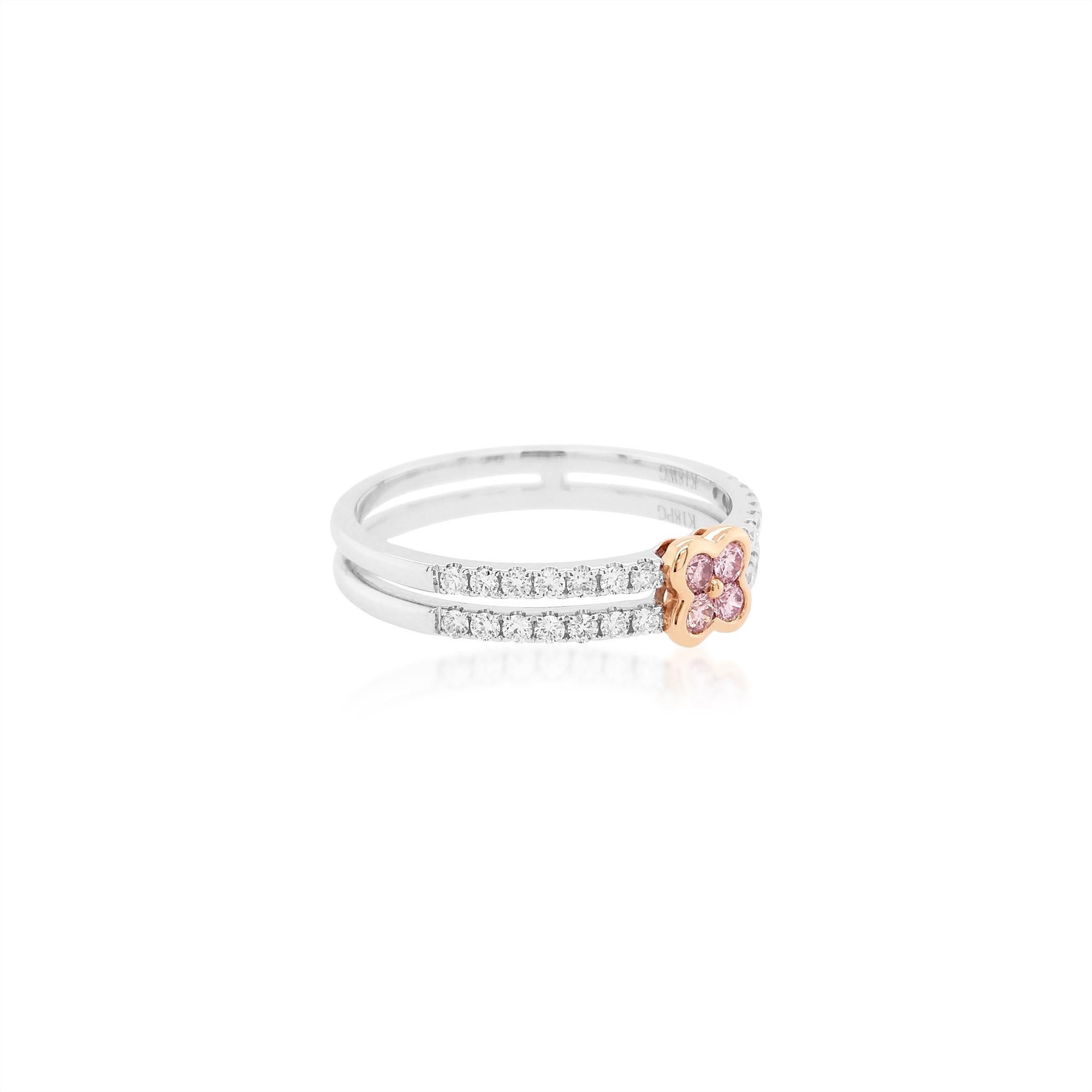 Round Cut Round Brilliant Cut Argyle Pink Diamond and White Diamond 18K Gold Band Ring For Sale